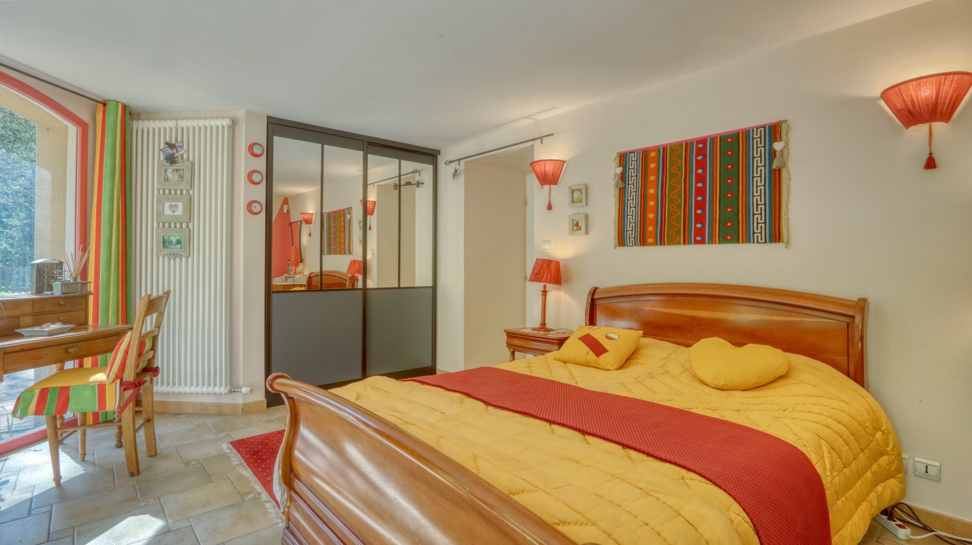 Propriété de 205 m² habitable + appartement T2 indépendant  + 721 m² conctructible + parc arboré Crémieu 38460