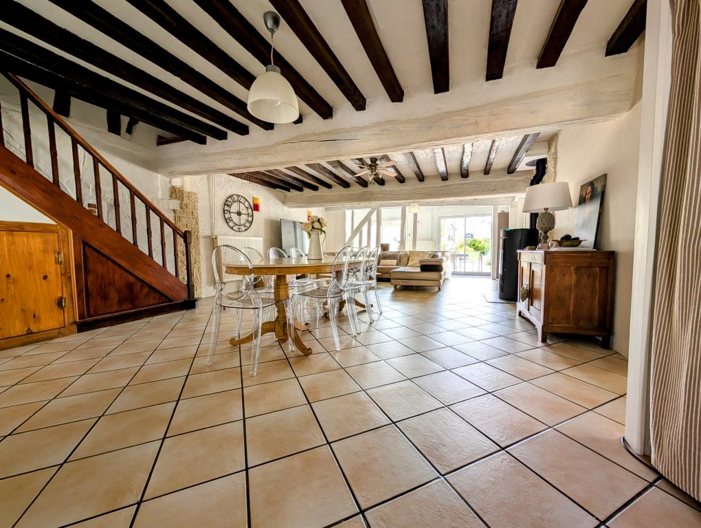 COTE D'OR (21) - SECTEUR SAINT JEAN DE LOSNE - Très jolie maison de 220 m² avec piscine Saint-Jean-de-Losne 21170