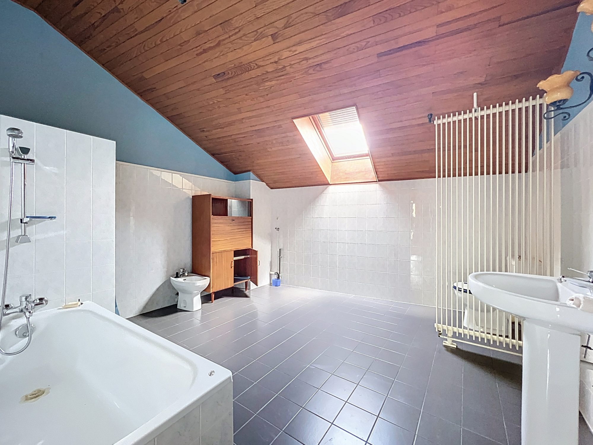 MAISON - 2 CHBRES – JARDIN – DEPENDANCES - SOUS SOL Saint-Vincent-de-Reins 69240