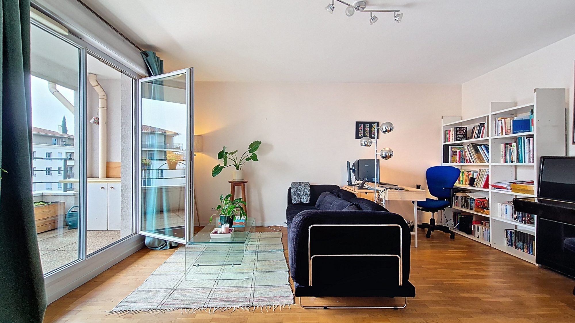 Lyon 3ᵉ – T2 dernier étage avec balcon, vue dégagée, parking et cave Lyon 69003