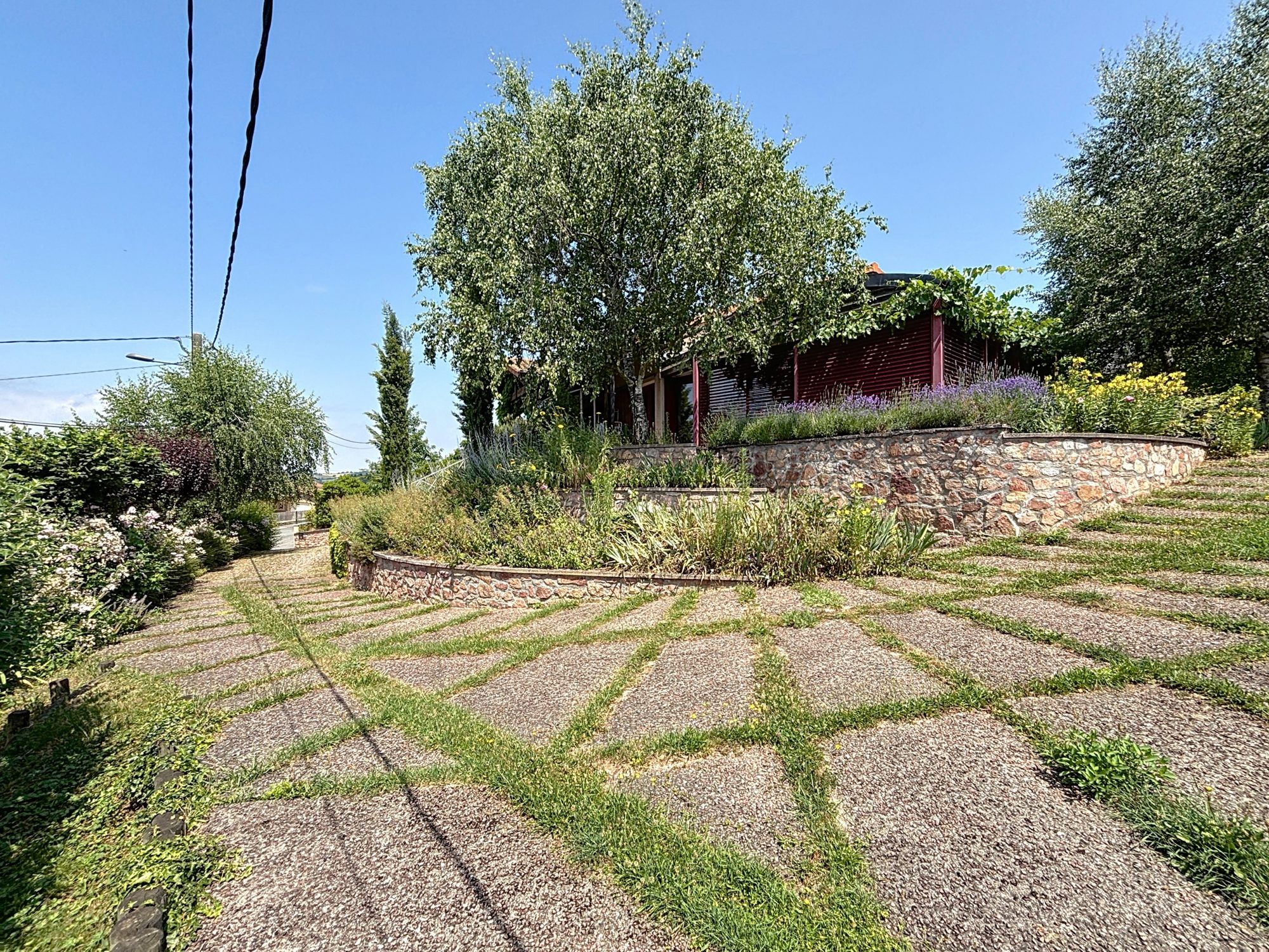 MAISON AVEC TERRAIN, PISCINE et DEPENDANCES Amplepuis 69550