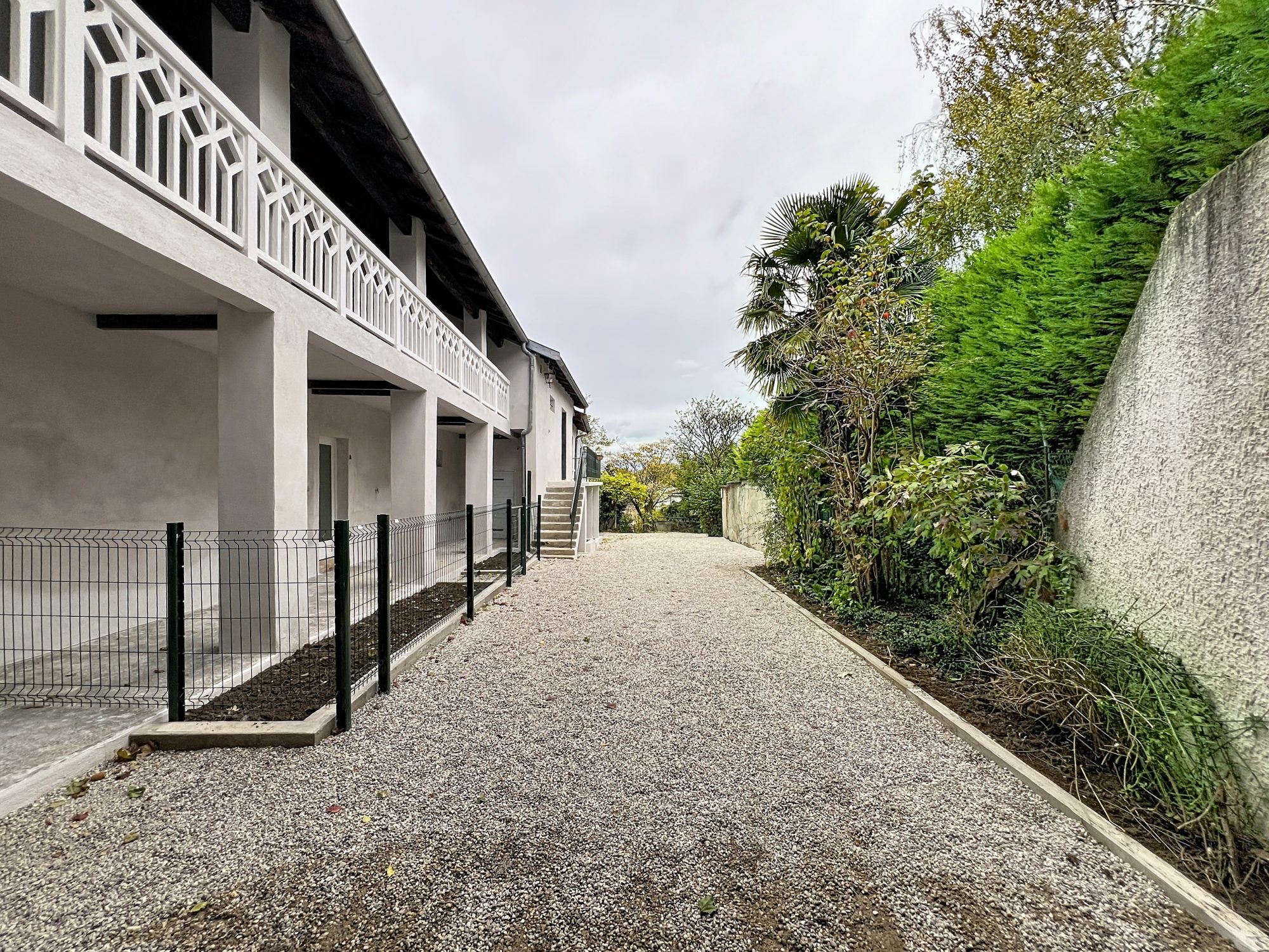 SUR LES HAUTEURS DE GENAY - AU CALME - APPARTEMENT T3 DE 97m2 - PETITE COPROPRIETE Genay 69730