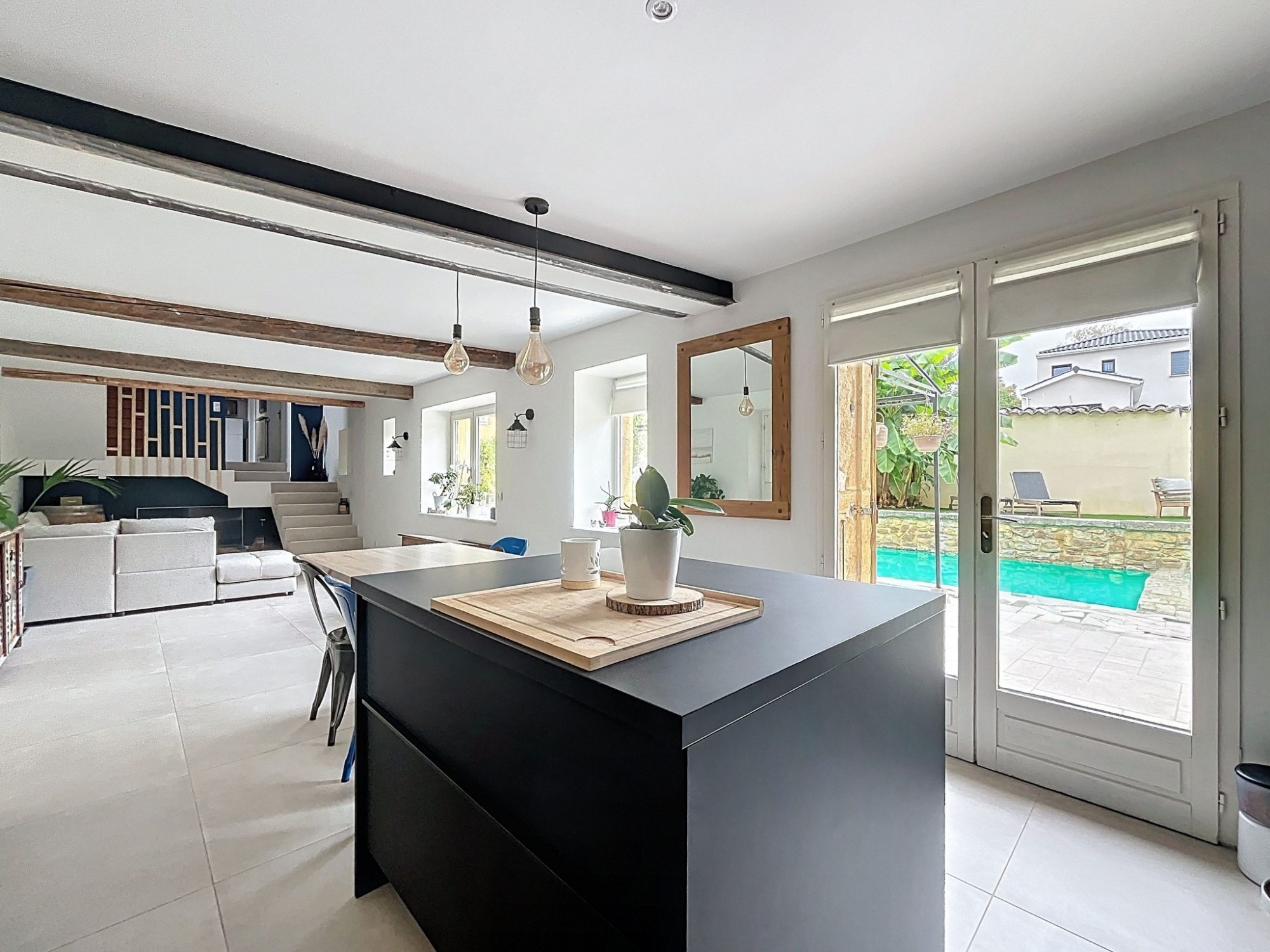 Maison de charme rénovée – 150 m², jardin, piscine, 4 chambres, 1 bureau – Sathonay-Village