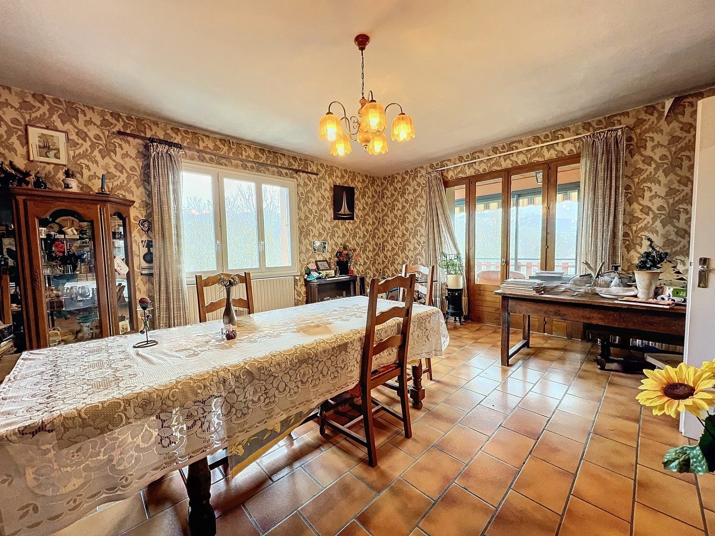 PROPRIETE DE 2 MAISONS - GRAND GARAGE 137 M² - TERRAIN 1,8 HECTARES - DEPENDANCES Sain-Bel 69210