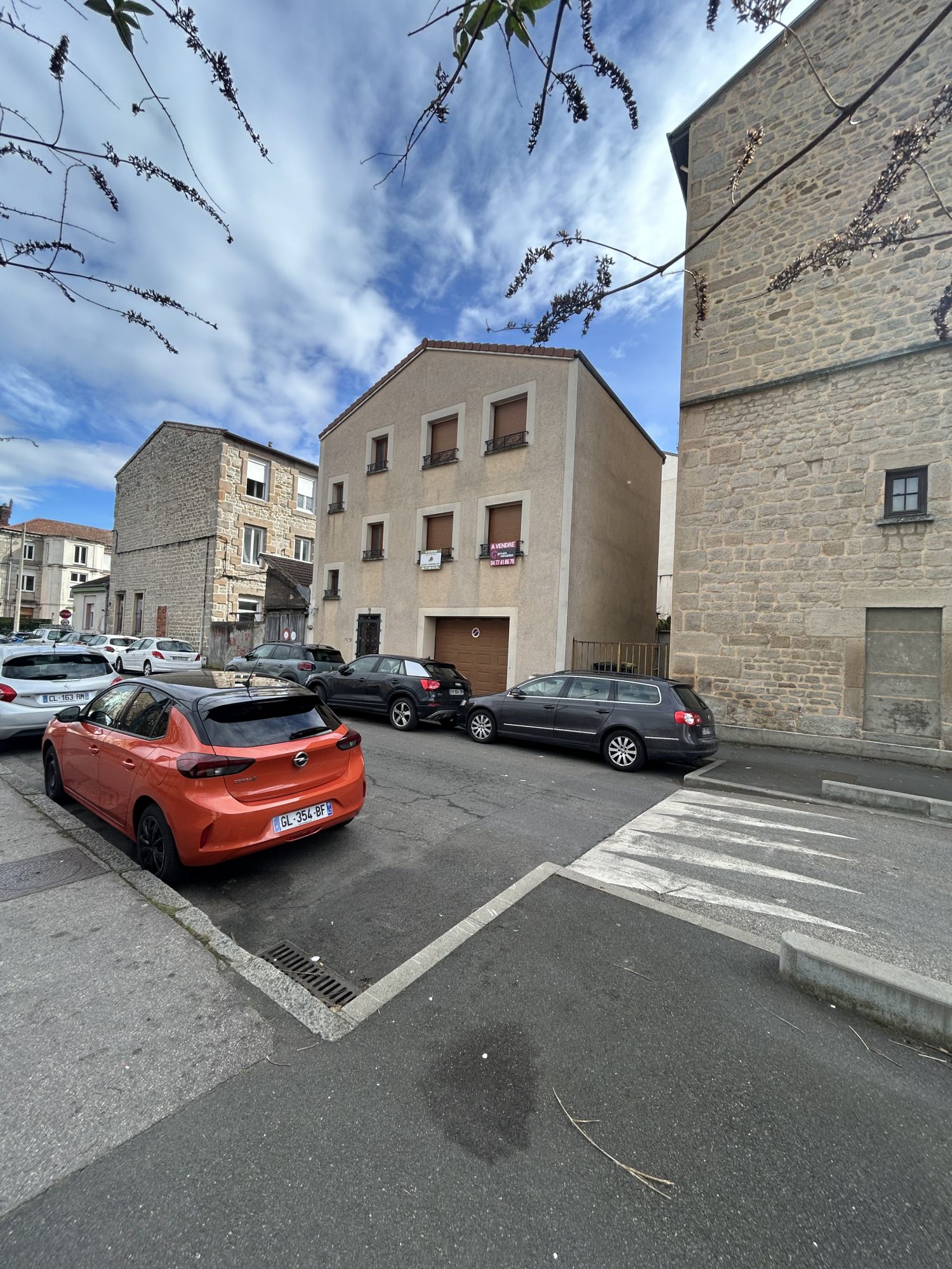 Grande maison de ville Saint-Étienne Bellevue, petit extérieur et terrasse, proximité toutes commodités