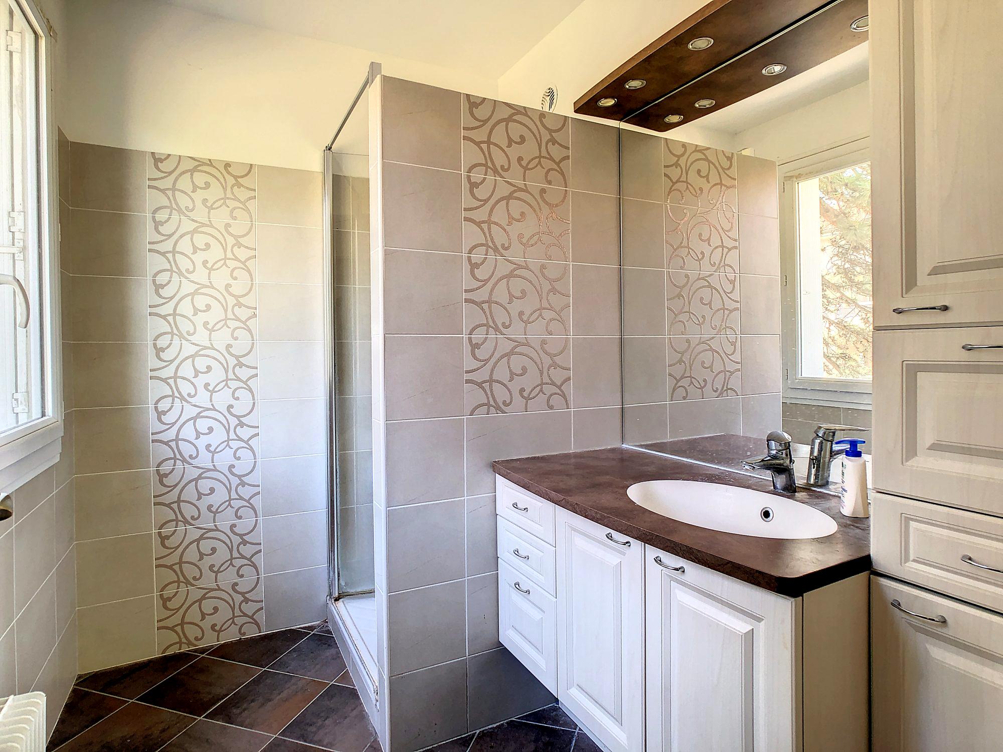 Monplaisir - rue Villon - 162m2 - Balcon 21m2 et box Lyon 69008