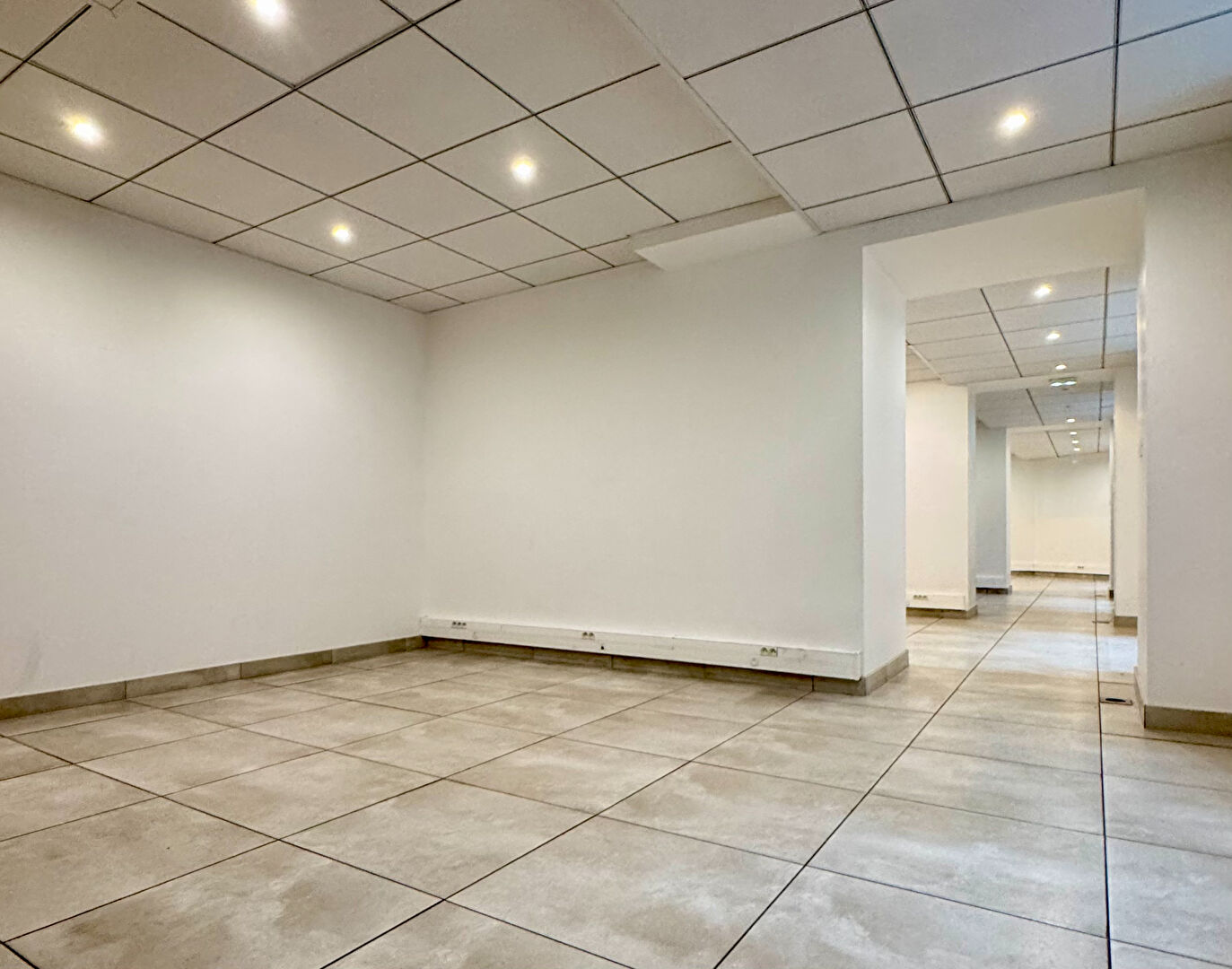 Locaux professionnels - 92,11 m² STRASBOURG 67000