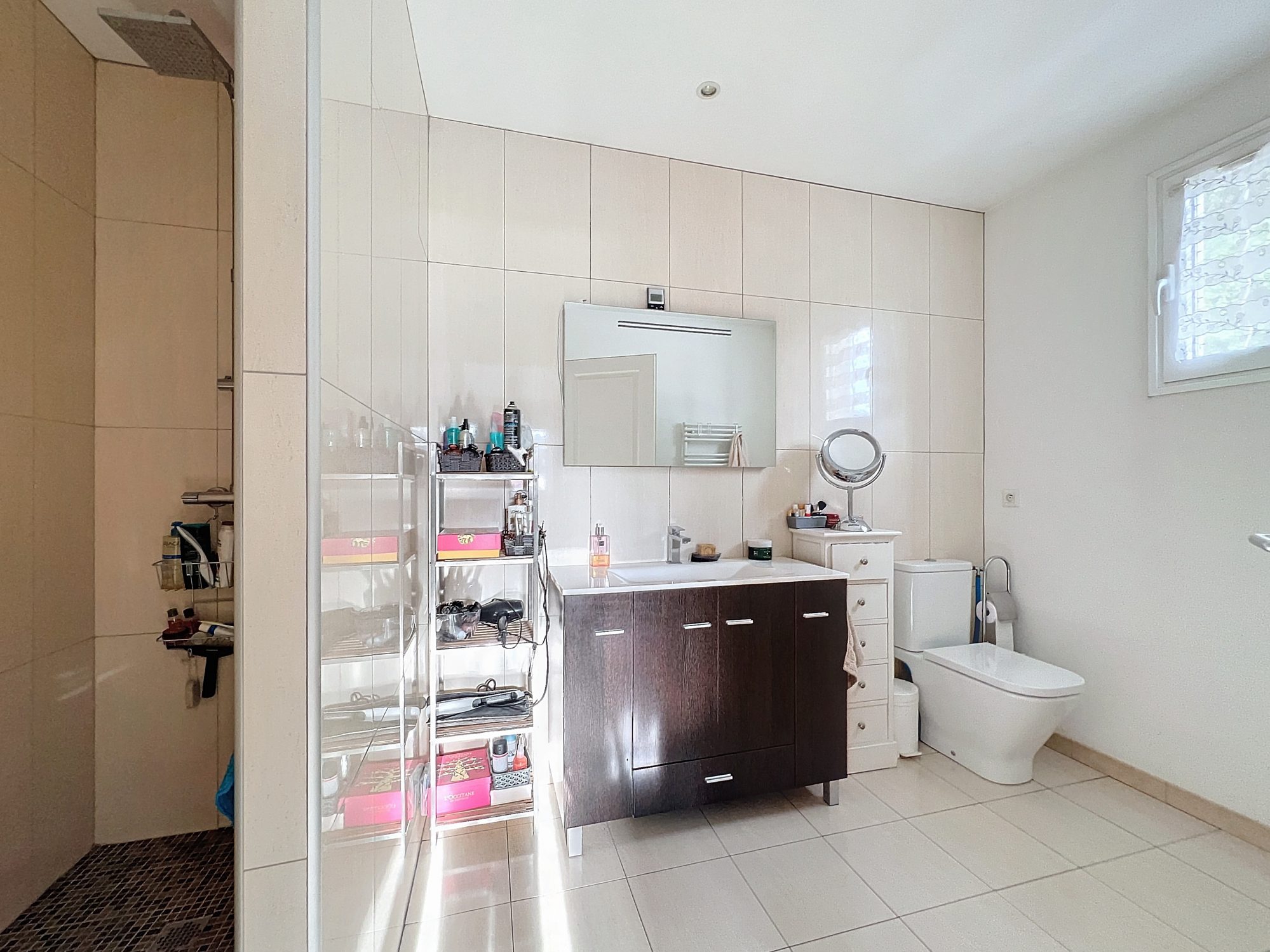 A NEUVILLE SUR SAONE, JOLIE MAISON DE 160m2 AVEC GARAGE SUR 1100m2 DE TERRAIN Neuville-sur-Saône 69250