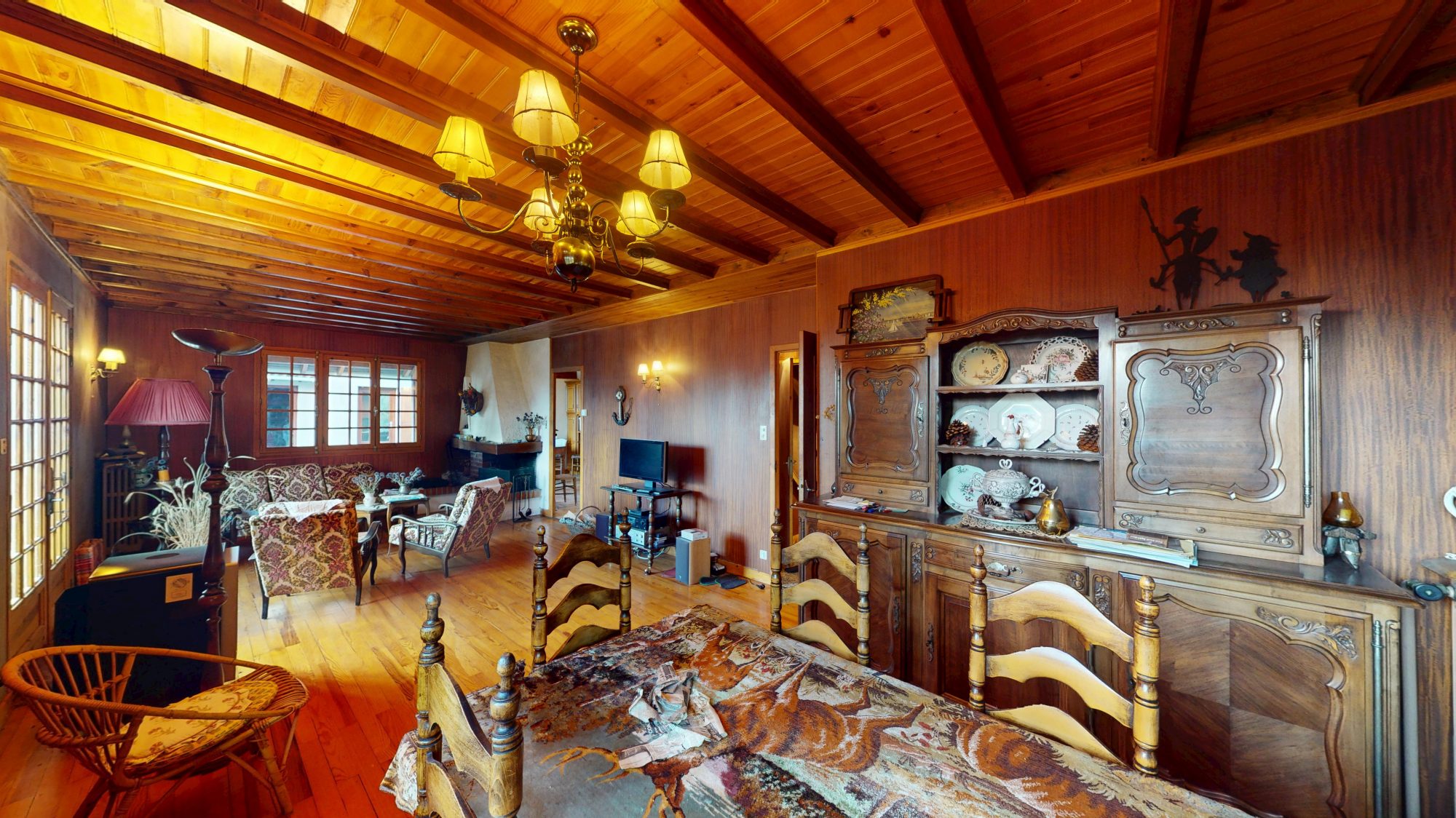 CHALET ET DEPENDANCES Saint-Pal-de-Chalencon 43500