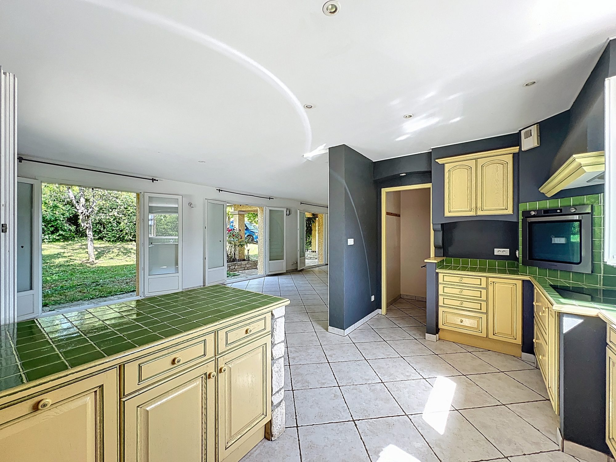 MAISON 142m² - 4 CHBRES – TERRAIN ARBORE – PISCINE - DEPENDANCES - SOUS SOL Saint-Pierre-la-Palud 69210