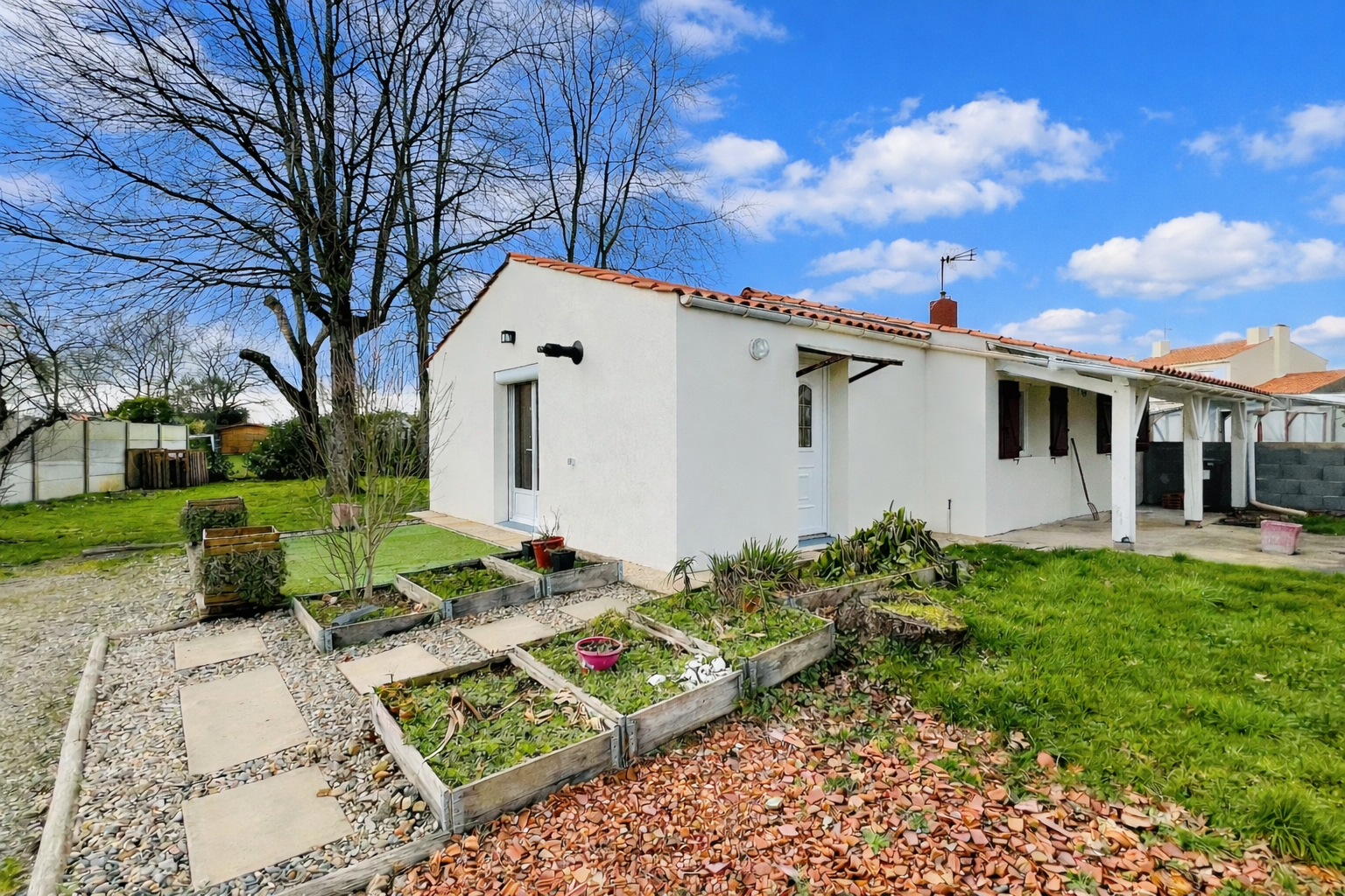 Maison 2 Chambres, 750 m² de terrain clos. APREMONT 85220
