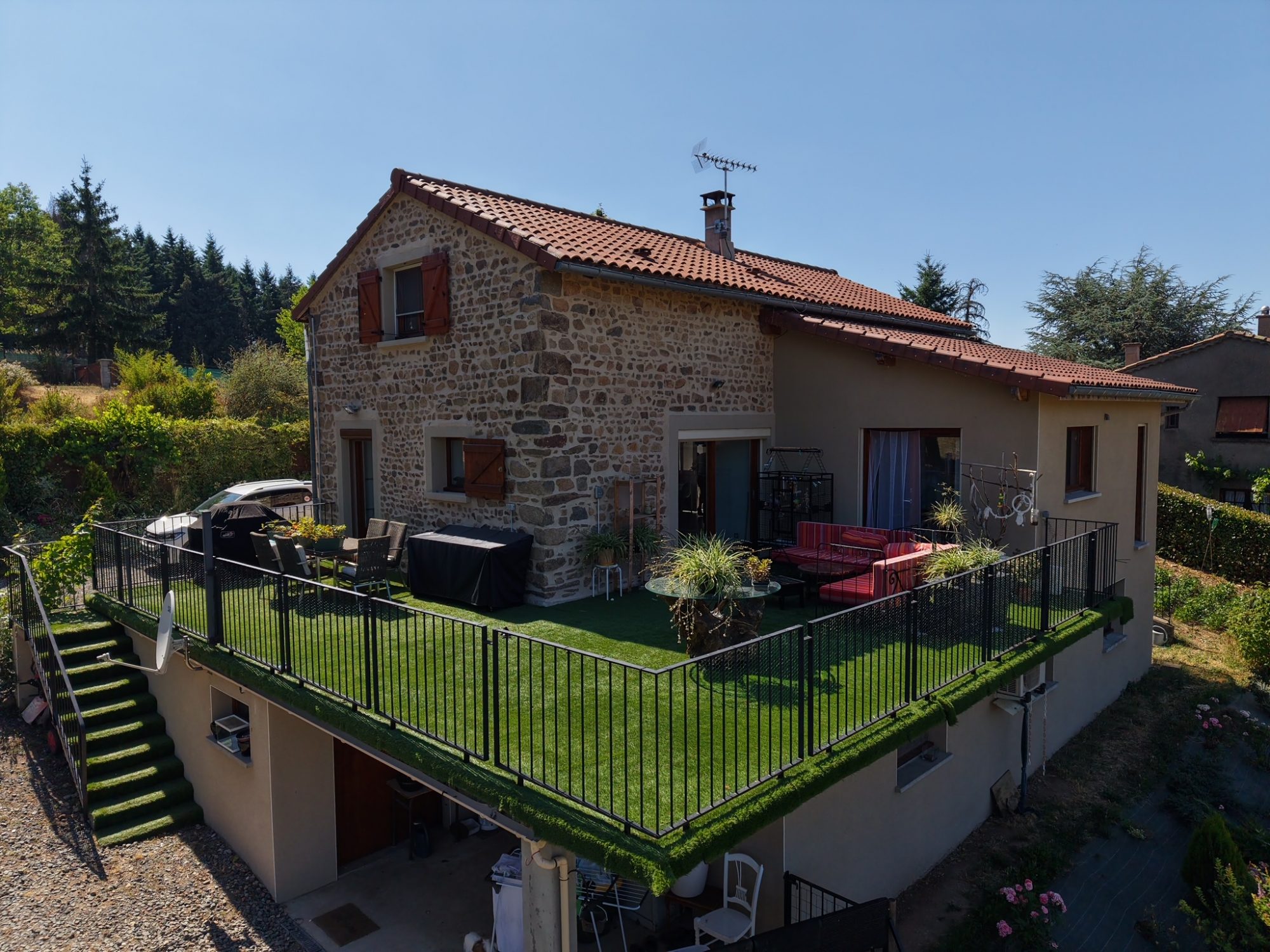 CORPS DE FERME RÉNOVÉ DANS UN CADRE BUCOLIQUE Fourneaux 42470