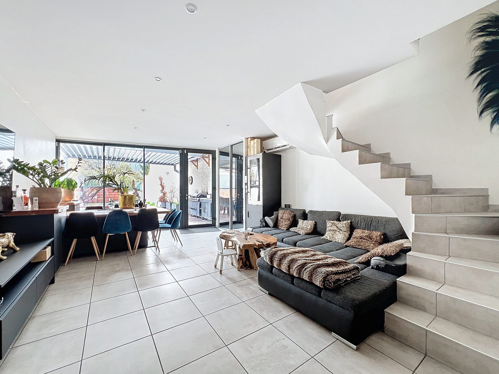 Jolie maison de ville avec terrasse et jacuzzi