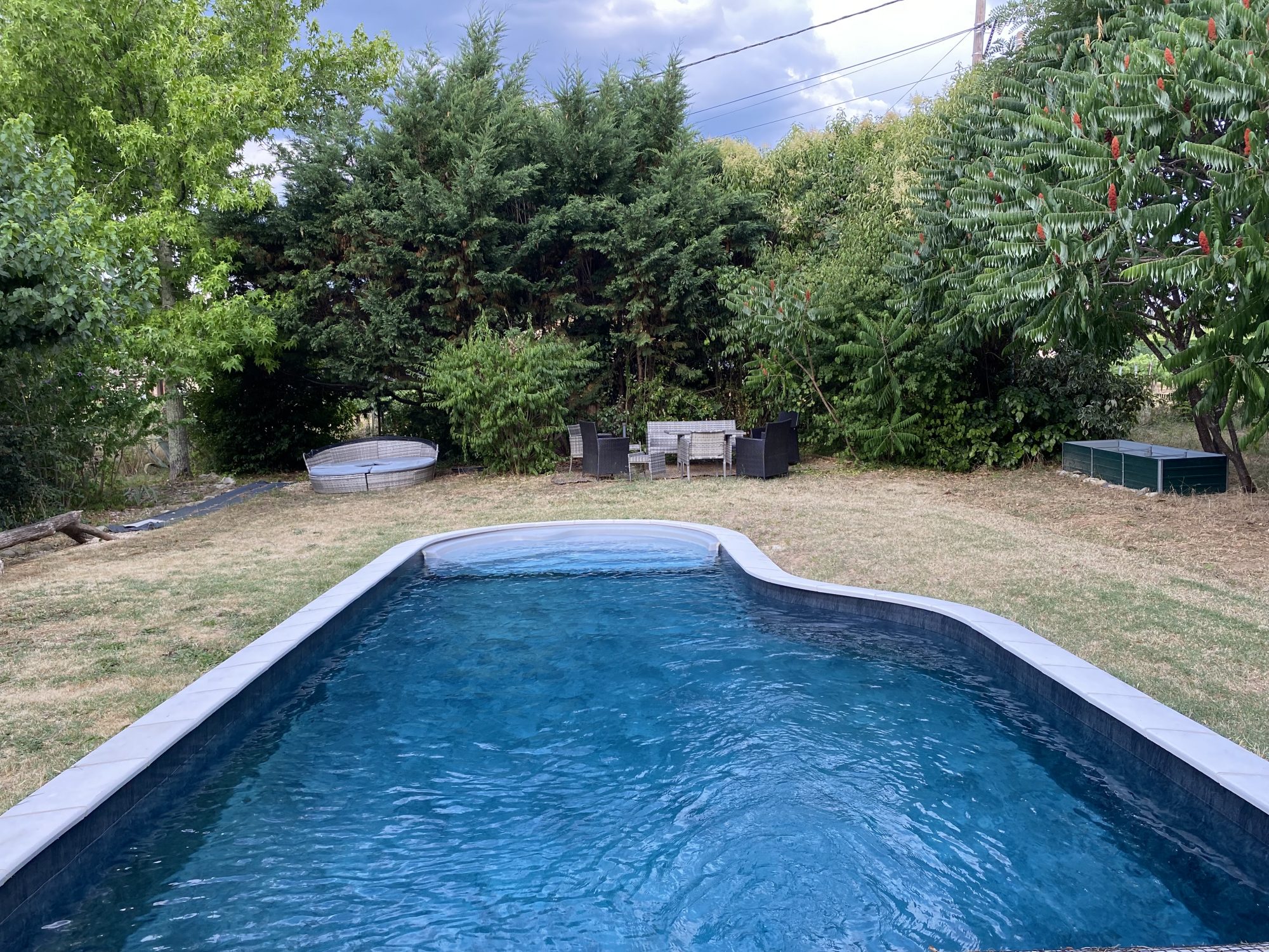 Maison traditionnelle avec piscine