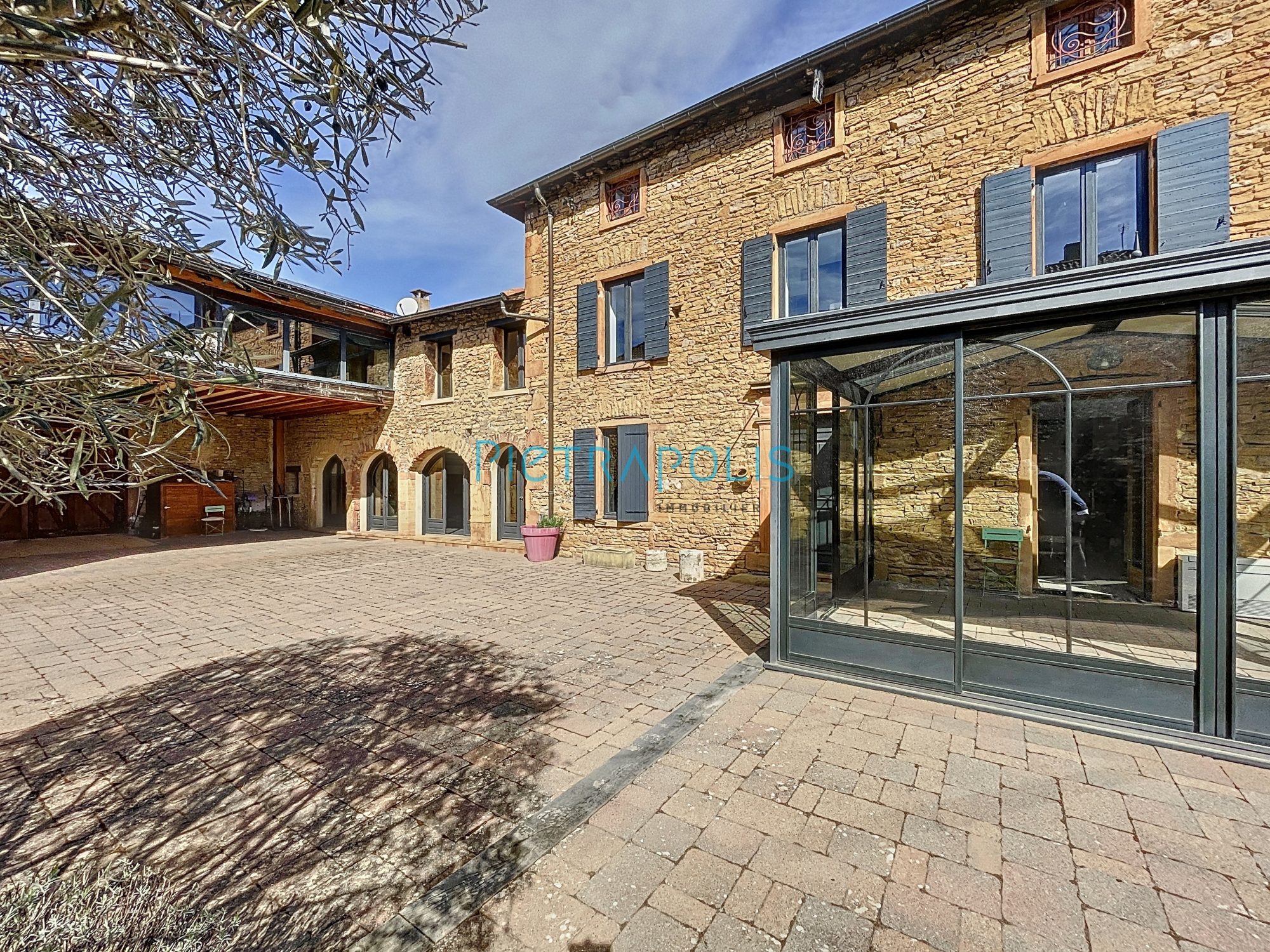 Propriété d'exception en pierres dorées - 9 pièces -280 m² hab - Terrain 1598 m² Marcy 69480