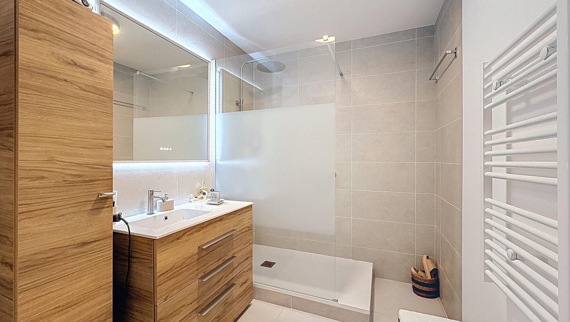 T4 de 98 m² avec balcon, métro Garibaldi, garage possible Lyon 69003