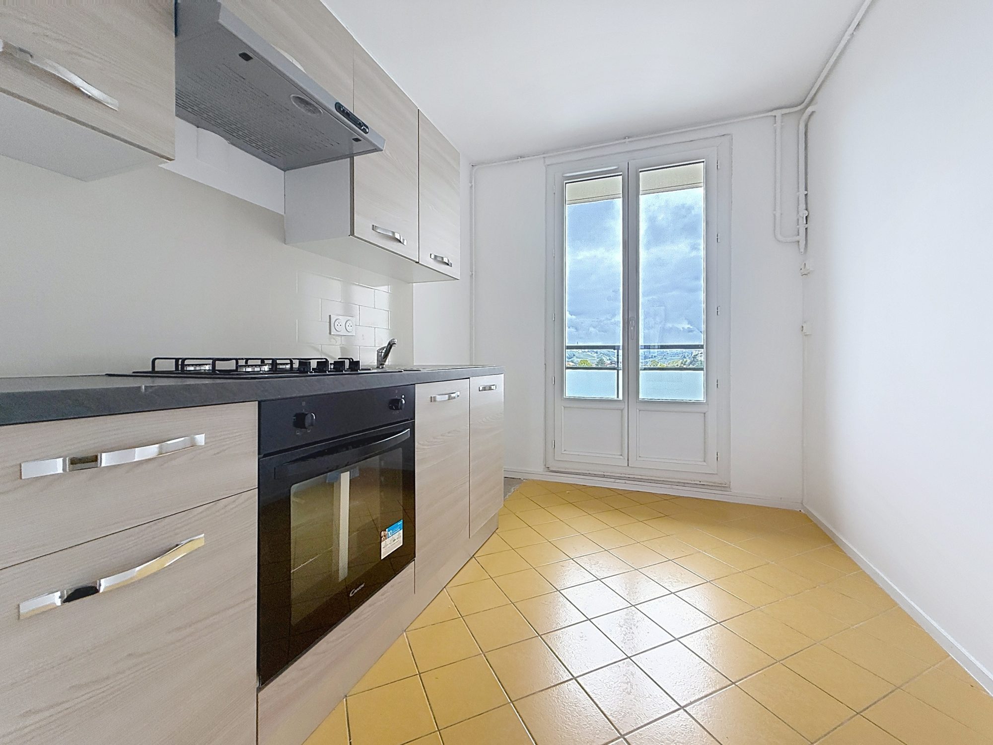 T3 - Vue dégagée- Traversant - 2 Balcons - Proche centre Villefranche