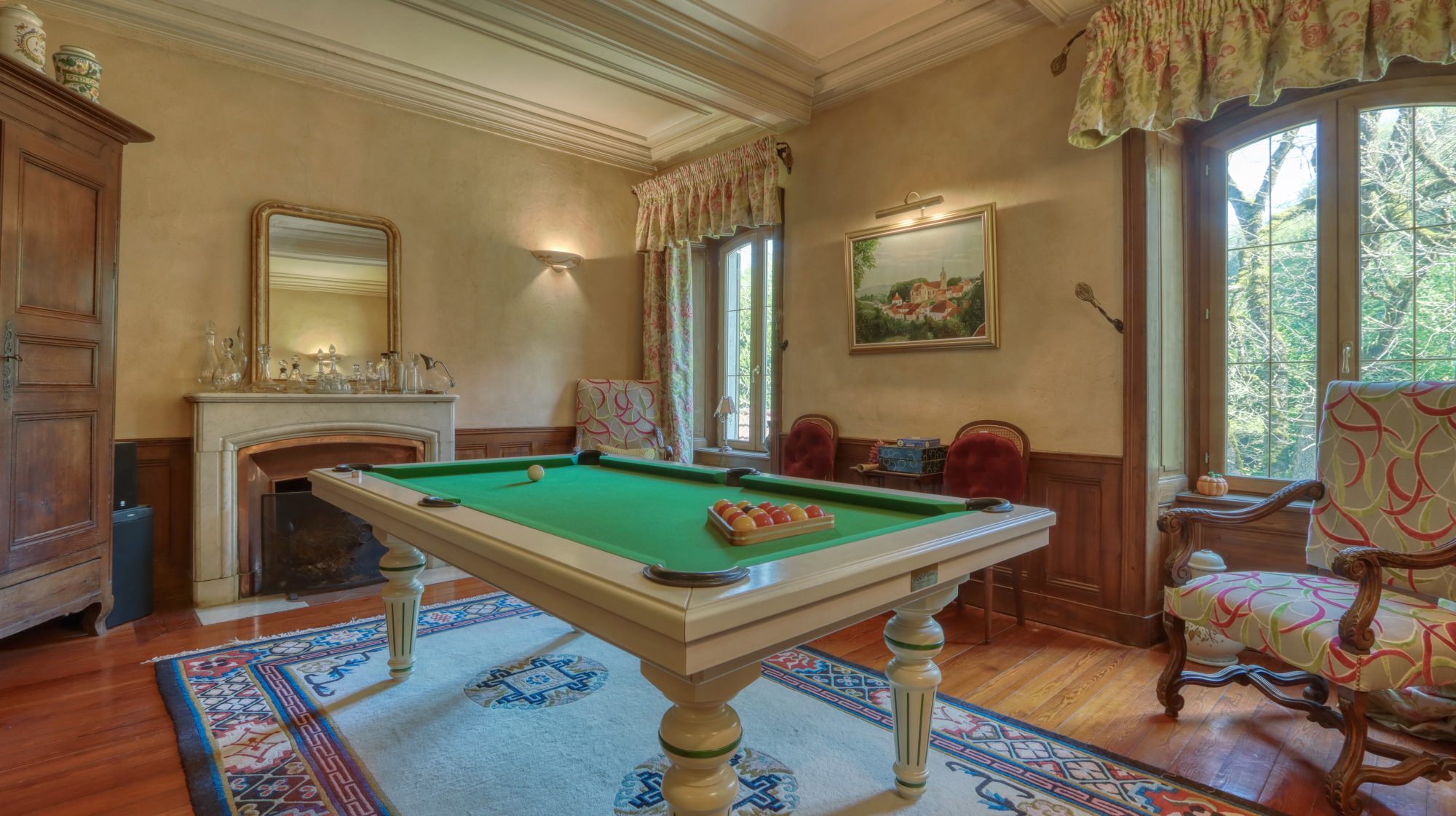 Propriété de 205 m² habitable + appartement T2 indépendant  + 721 m² conctructible + parc arboré Crémieu 38460