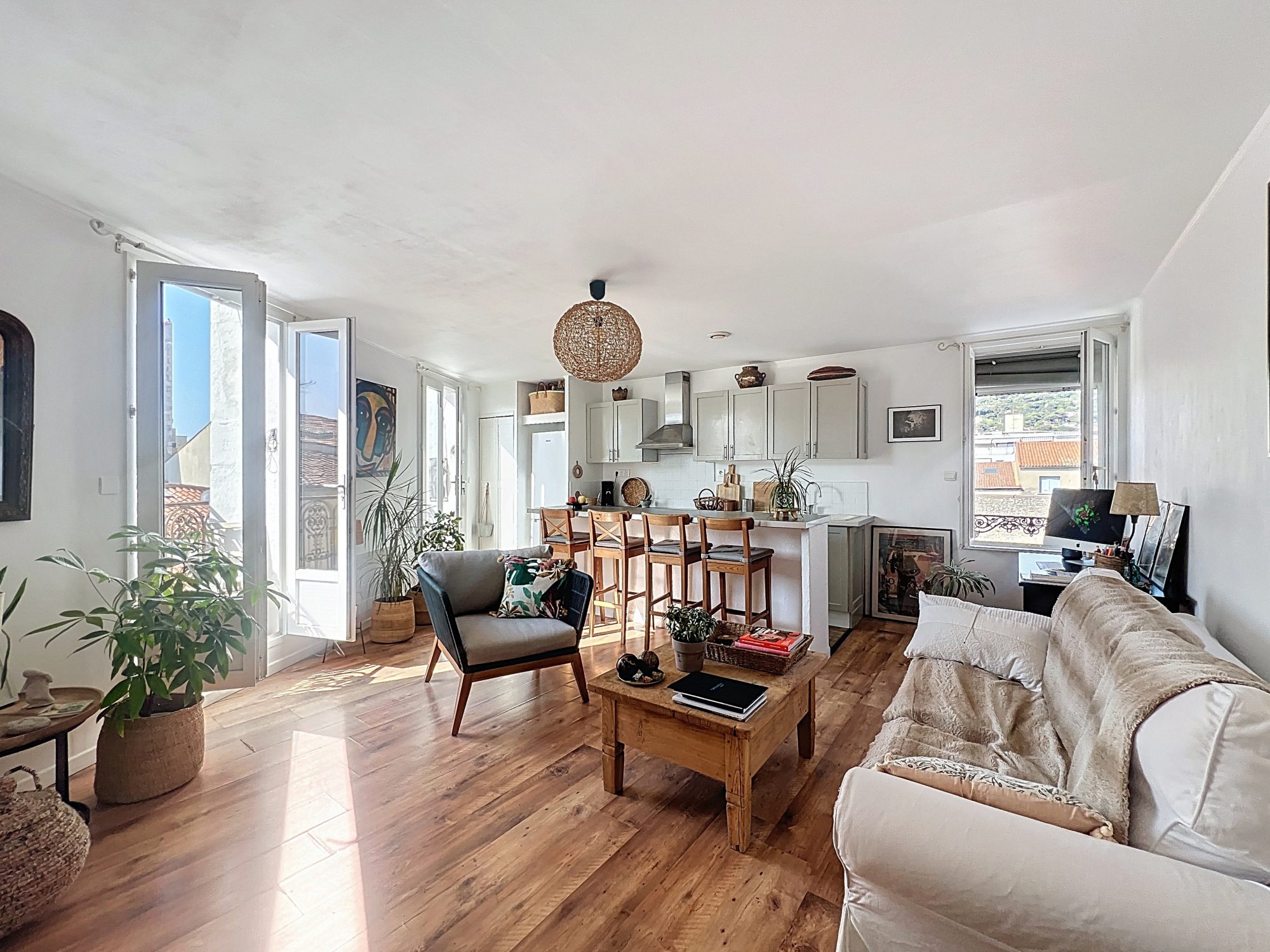 SETE : Centre ville, Appartement T2 53.91 m² Loi Carrez. Rénové.