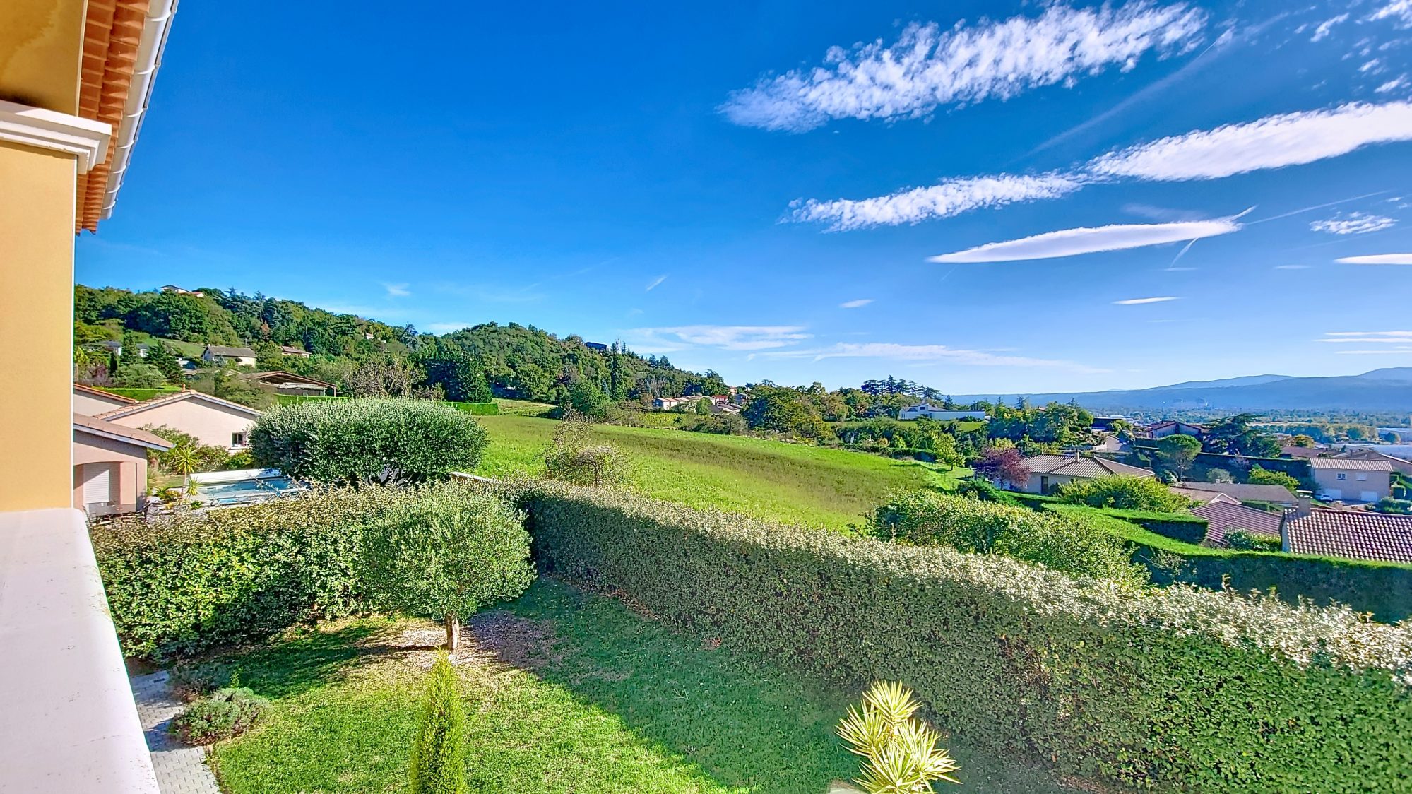 Villa T5 - 4 Chambres - Terrain plat 693m2 - Piscine- Sans vis à vis Saint-Clair-du-Rhône 38370