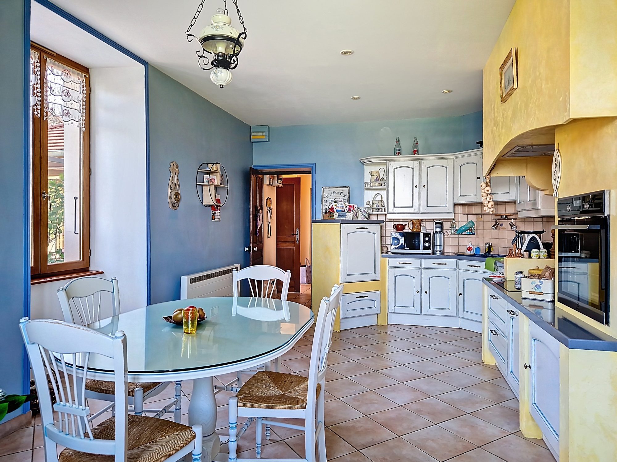 Authentique maison brionnaise  – volumes, charme et potentiel La Clayette 71800