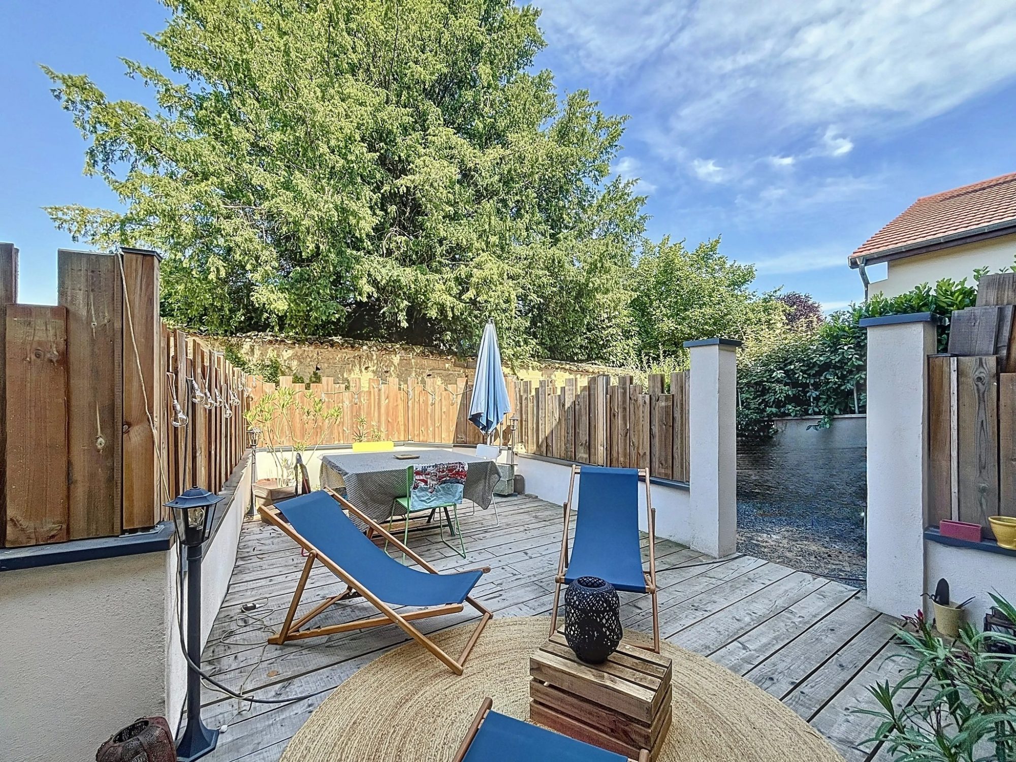 Maison de caractère de 110 m², 6 pièces, entièrement rénovée au cœur de Montanay