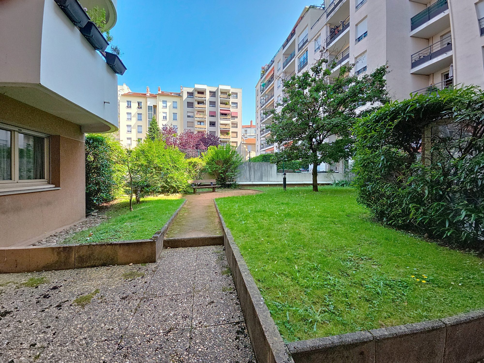 République T3 de 75 m2 avec Garage et Cave Villeurbanne 69100