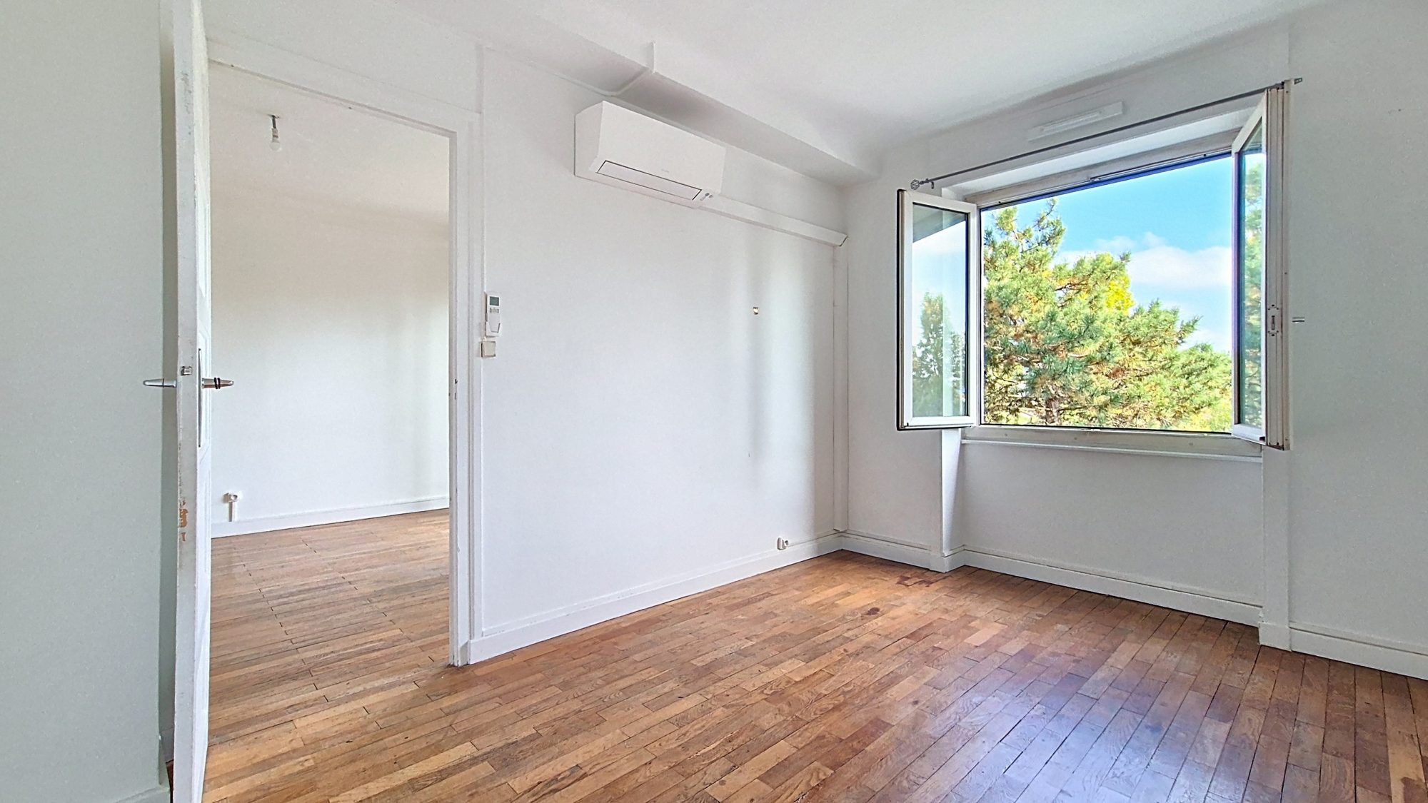 Lyon 8 - T2 de 56m² avec balcon au 2ème ét/7- ascenseur - Libre de suite Lyon 69008