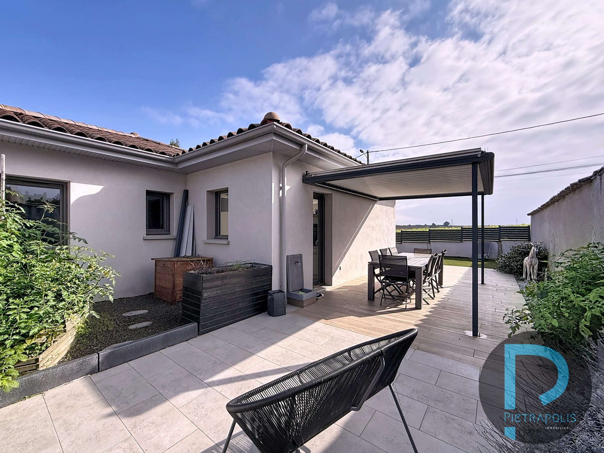 Maison de plain-pied de 92m² - 3 chambres - Terrain de 371m² - garage - 3 places de parkings Chaleins 01480