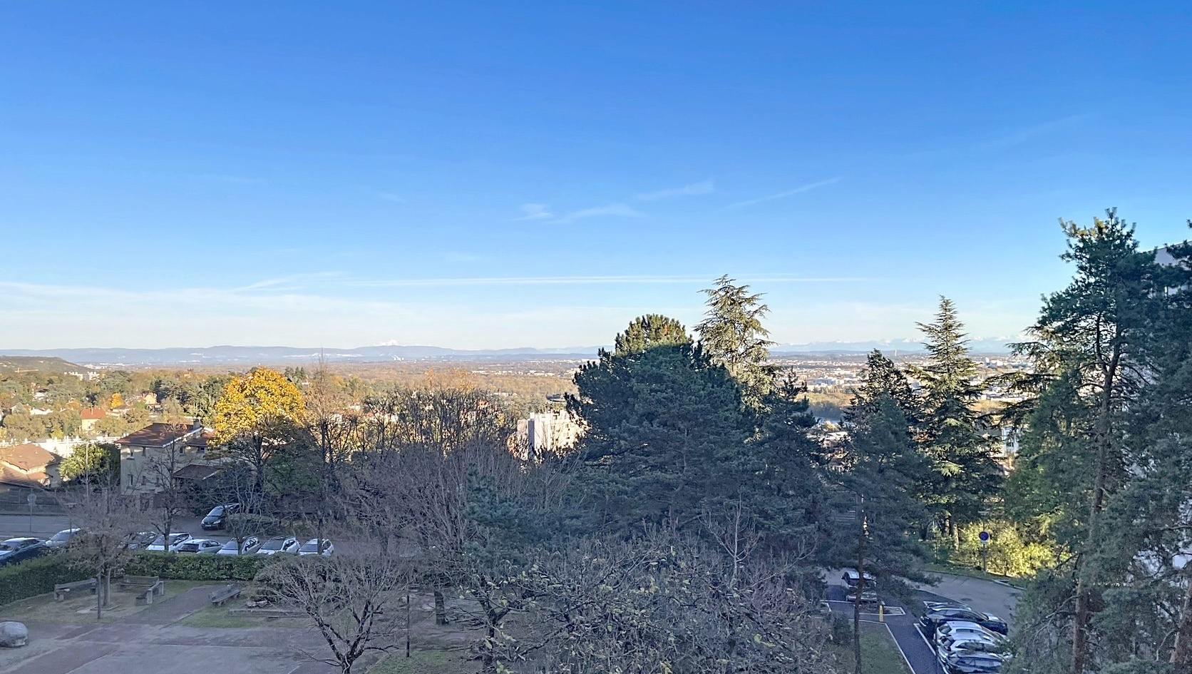 T4/5 Caluire Montessuy secteur calme , vue et grand balcon.