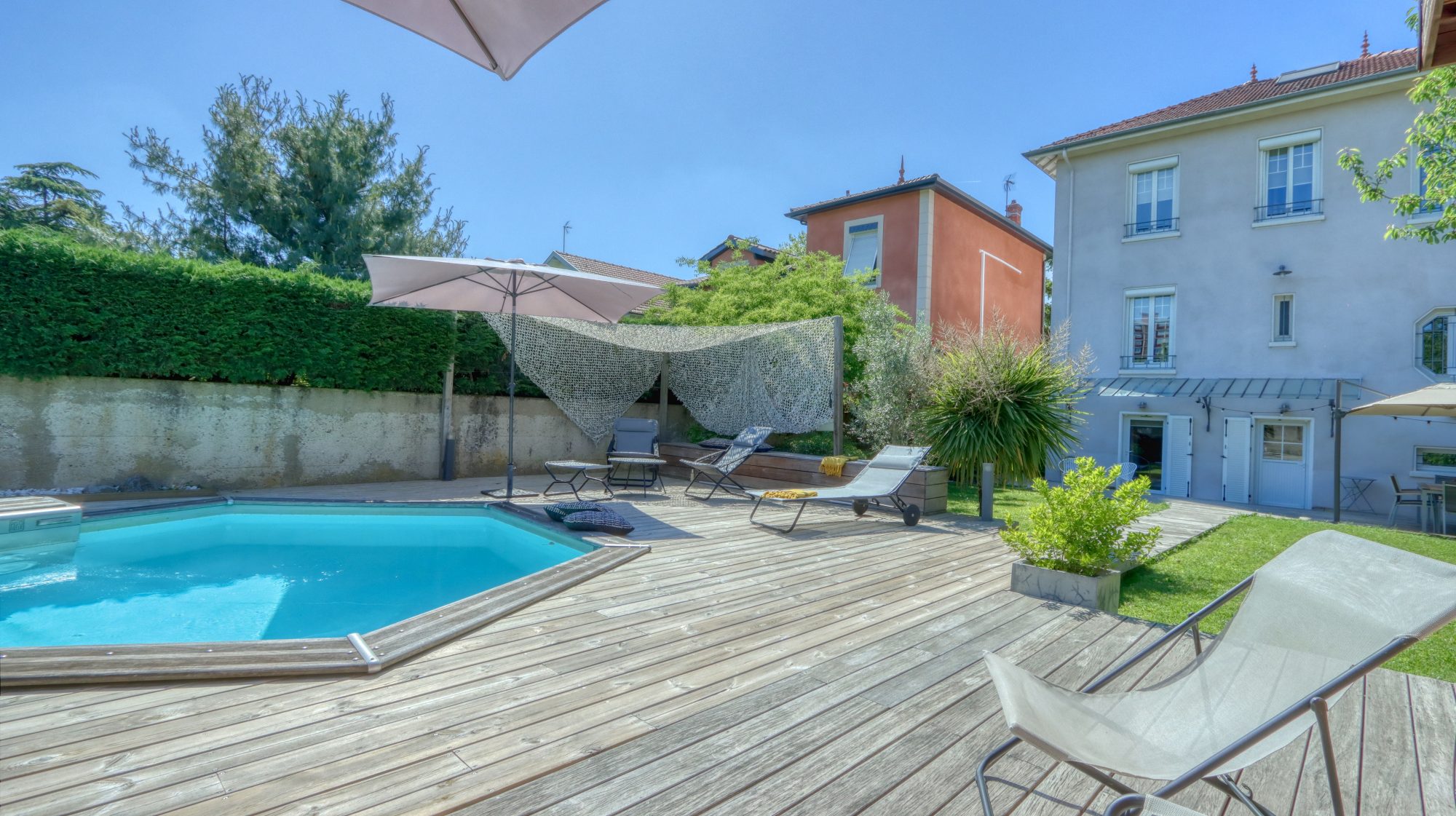 LES ESSARTS-MAISON DE 1934-ENTIEREMENT RENOVEE-170M2-JARDIN-PISCINE