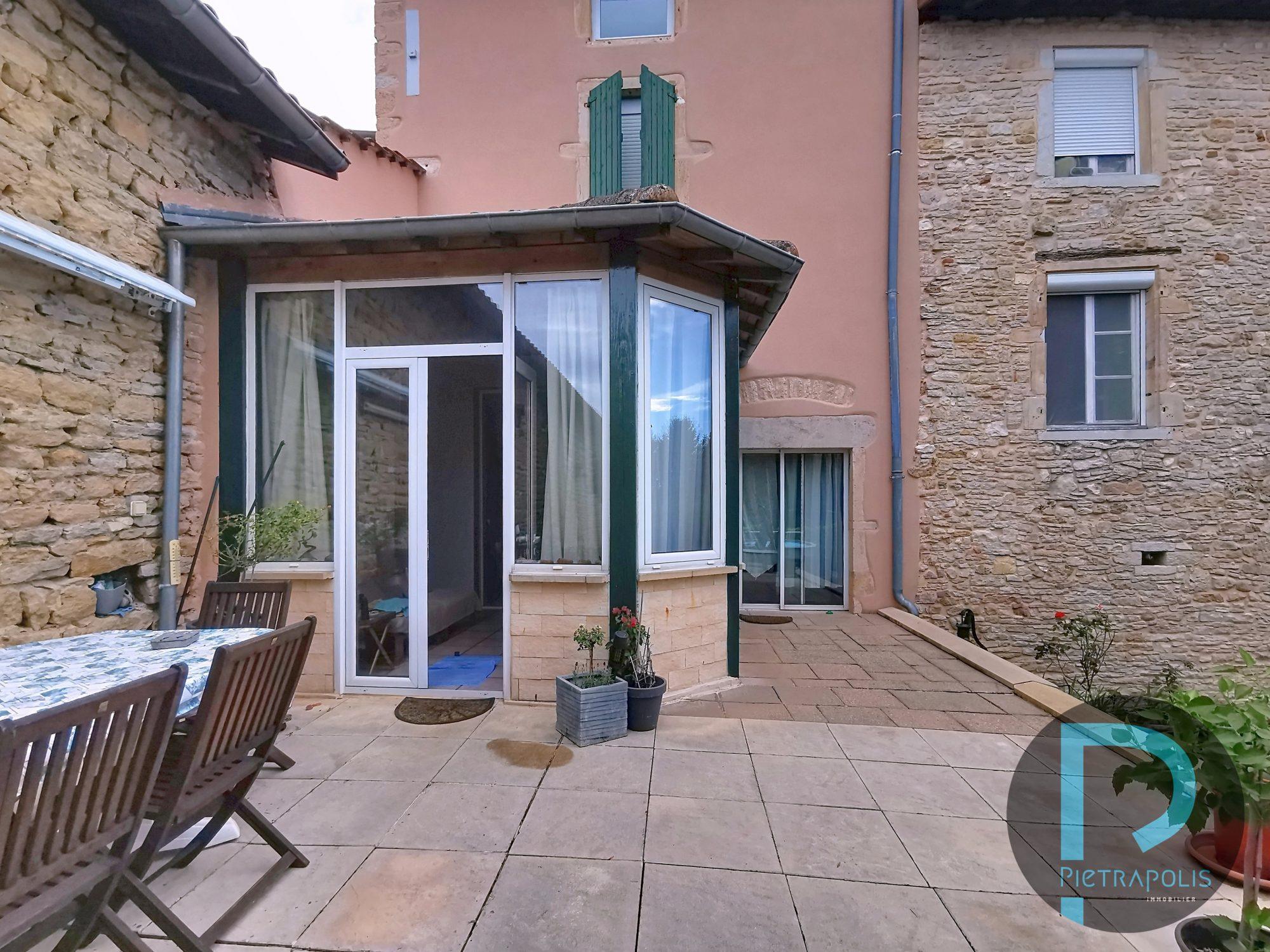 MAISON EN PIERRE à 7 kms de Mâcon Nord
