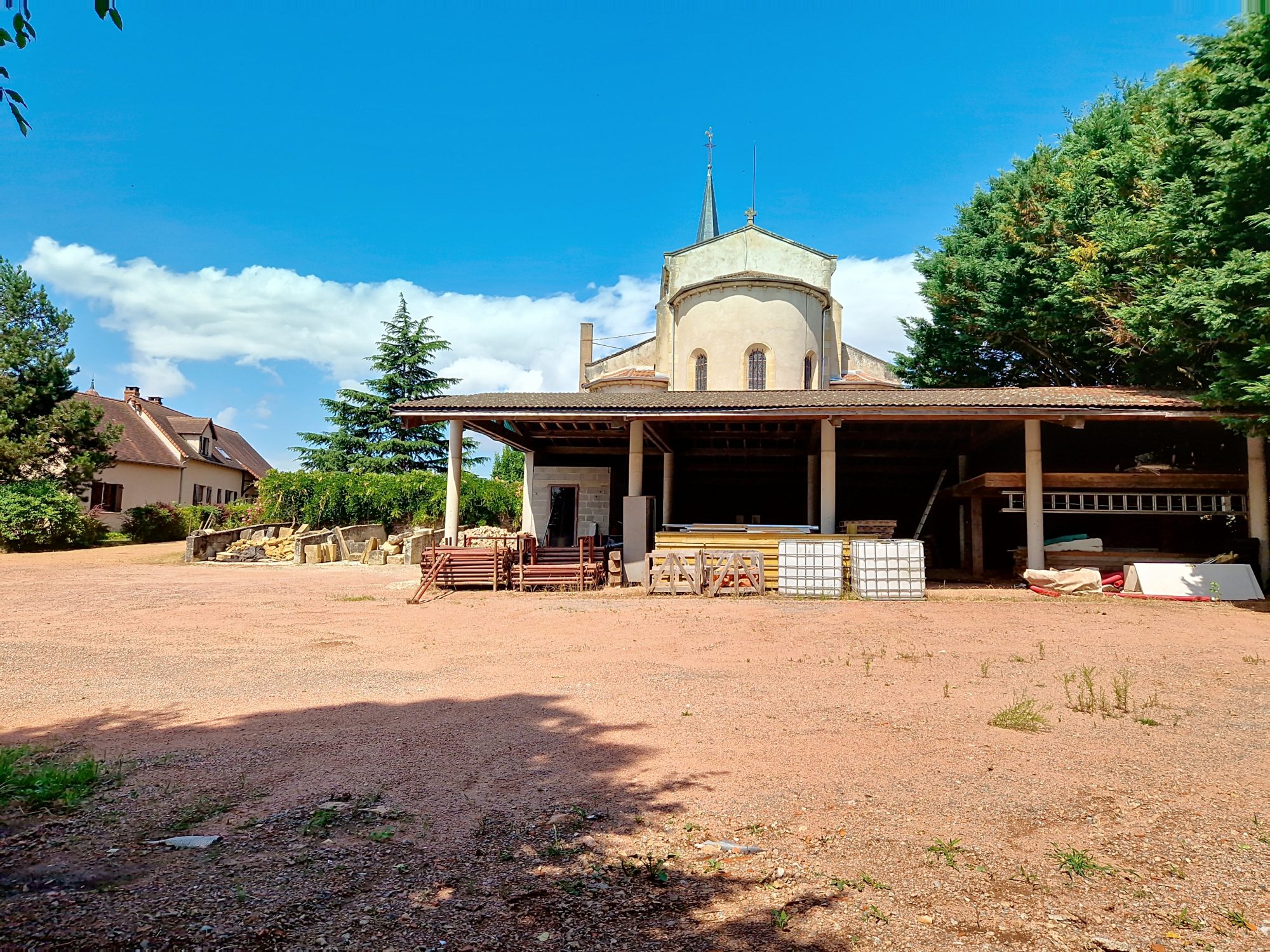 Maison familiale + dépendance pro – Vue dégagée, activité sur place possible ! La Clayette 71800