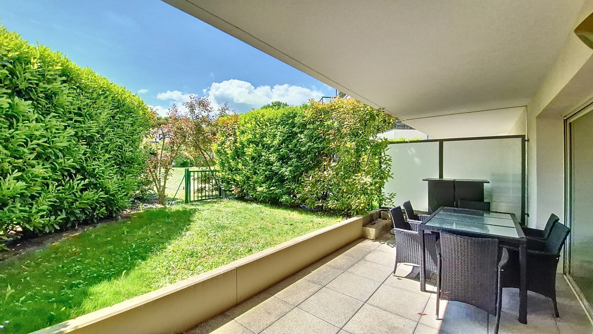 Appartement T3 récent avec piscine