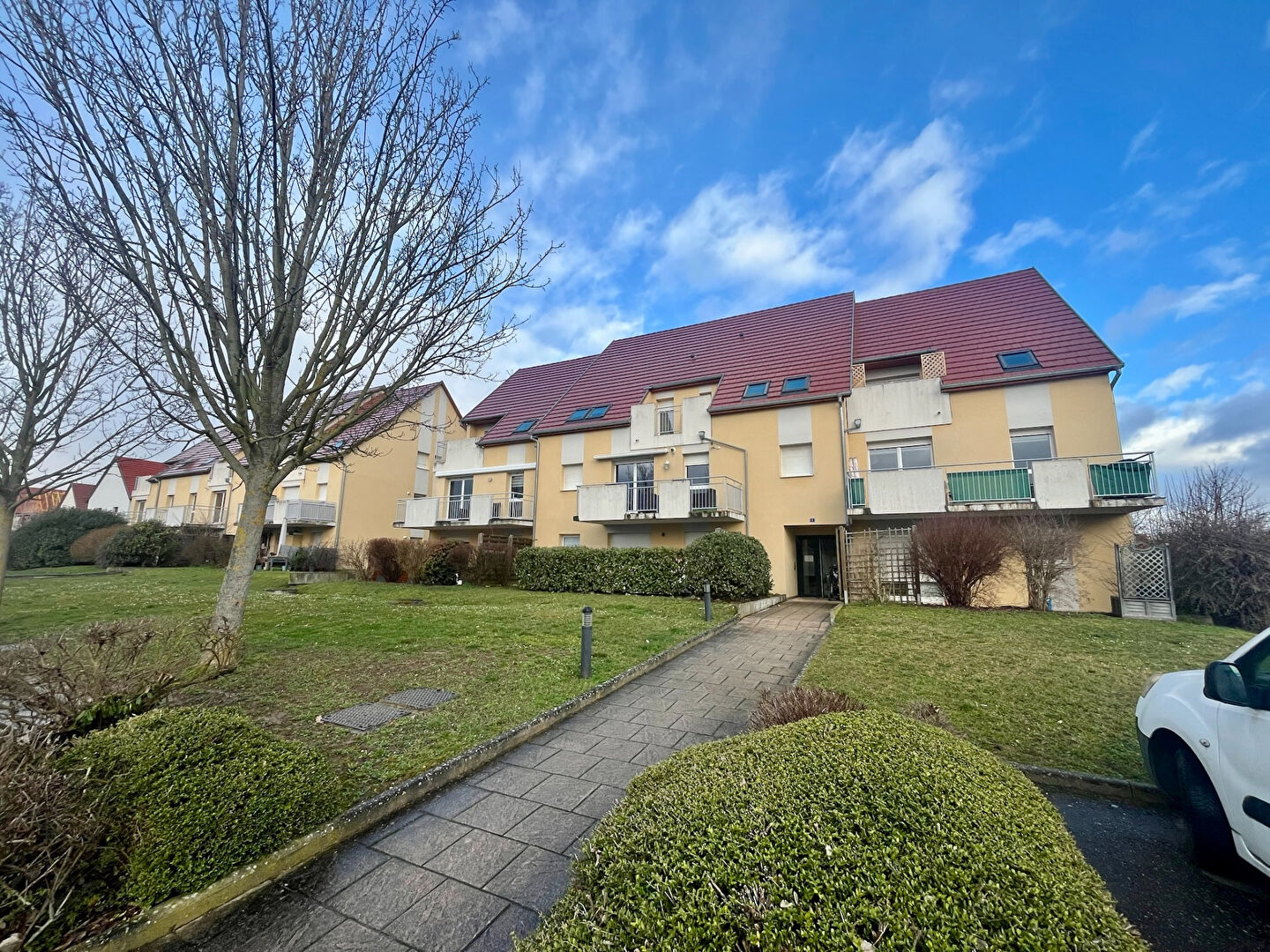 APPARTEMENT 4 PIÈCES - 84 M2 - TERRASSE - GARAGE - CALME