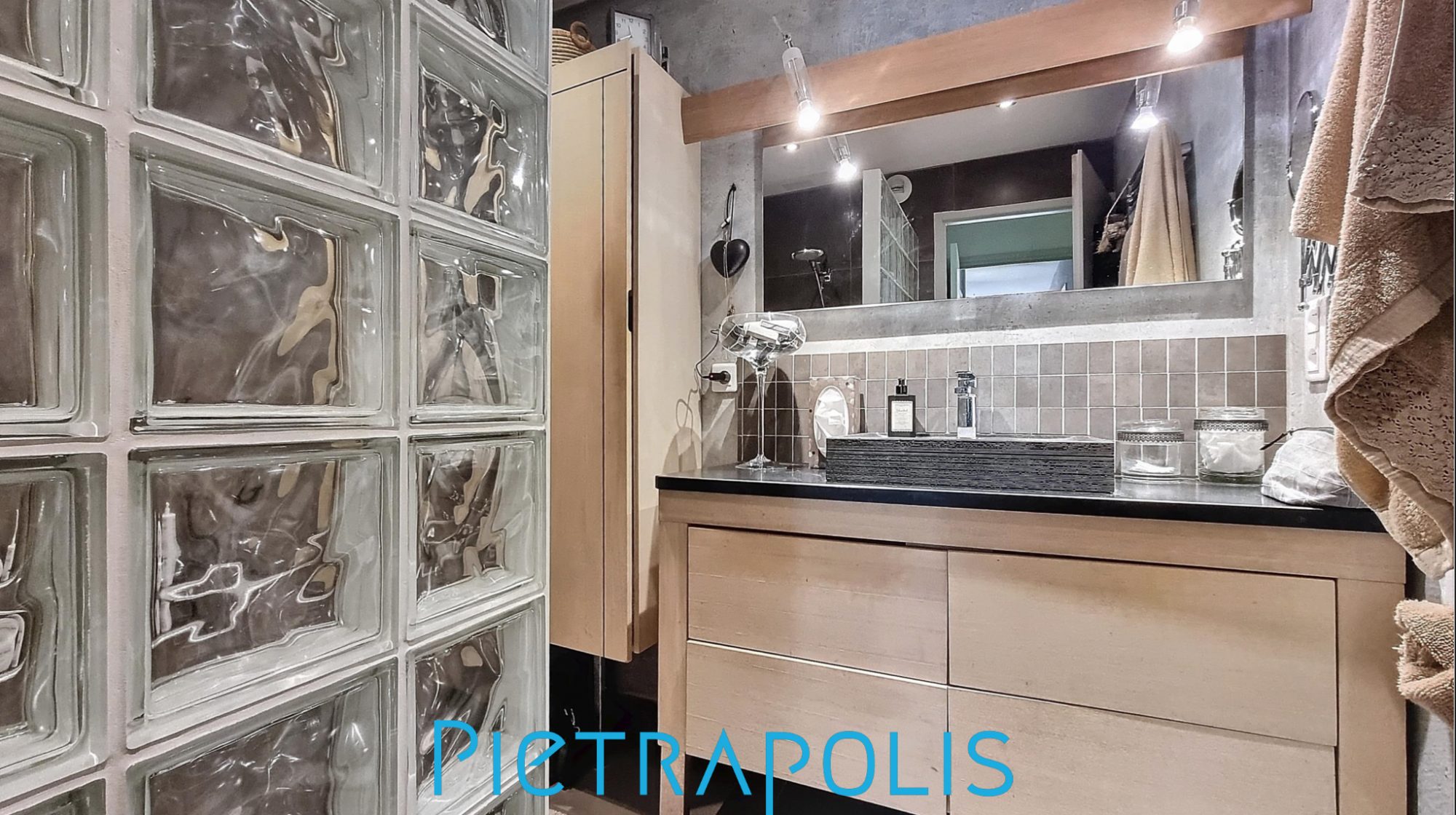 REZ DE JARDIN - T5 de plain pied de 116 m² - terrain privé de 400 m² piscinable. Caluire-et-Cuire 69300