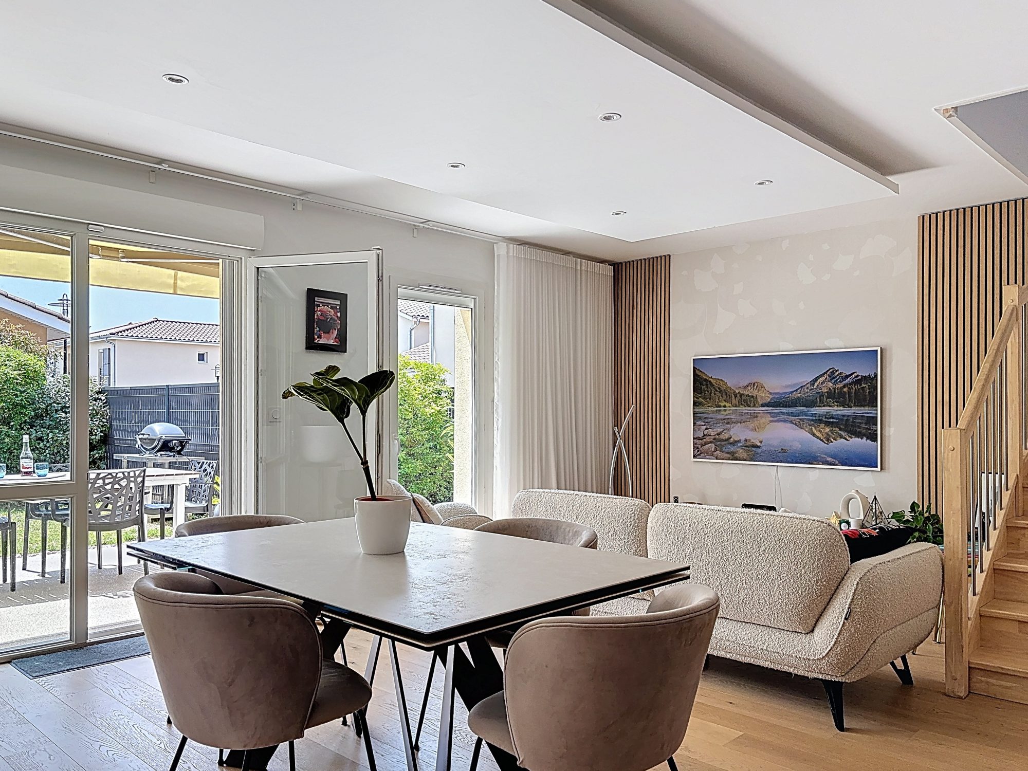 Maison mitoyenne en duplex, 4 chambres, garage et jardin