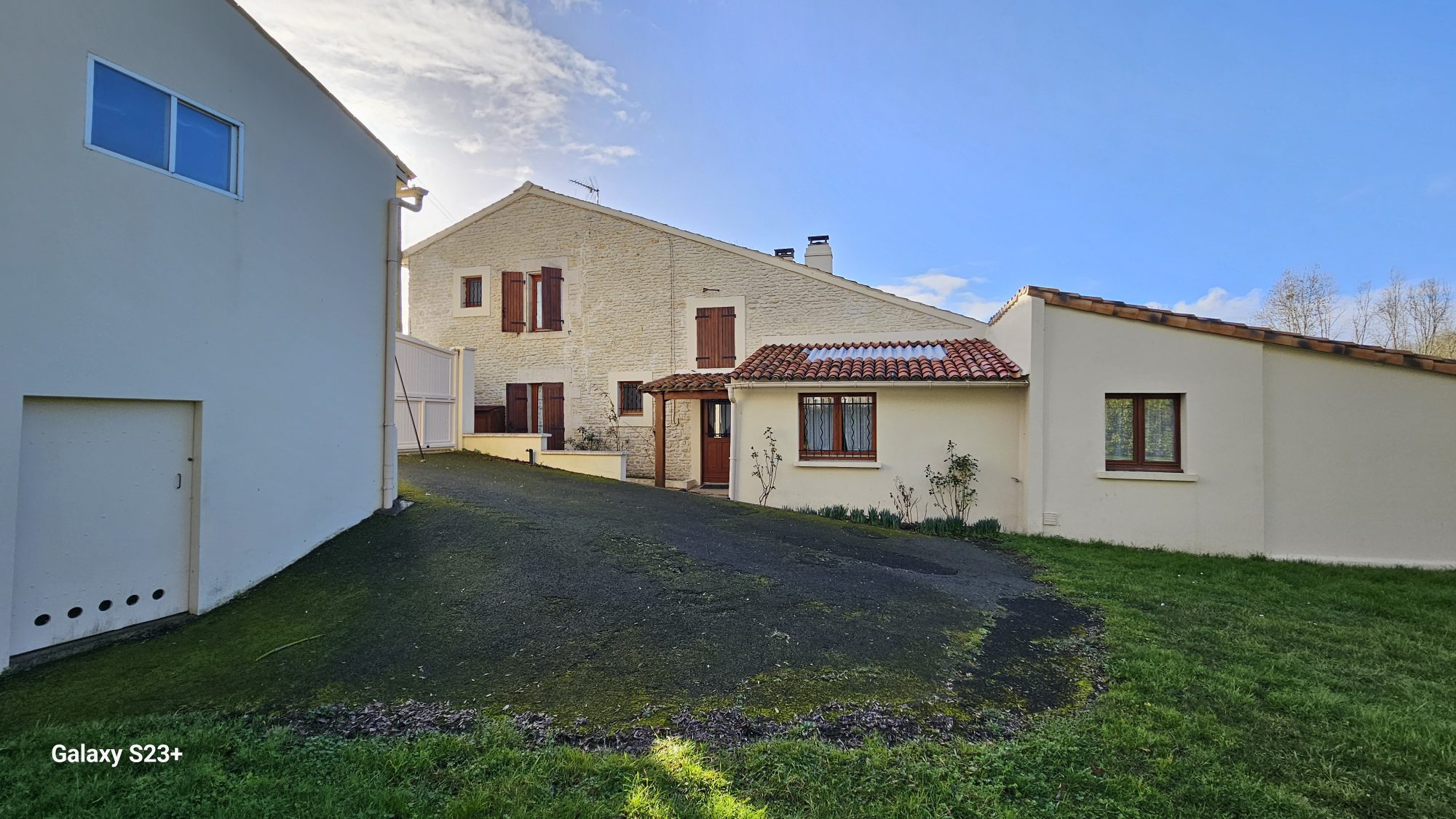 Maison en pierre en plein coeur du Marais Poitevin