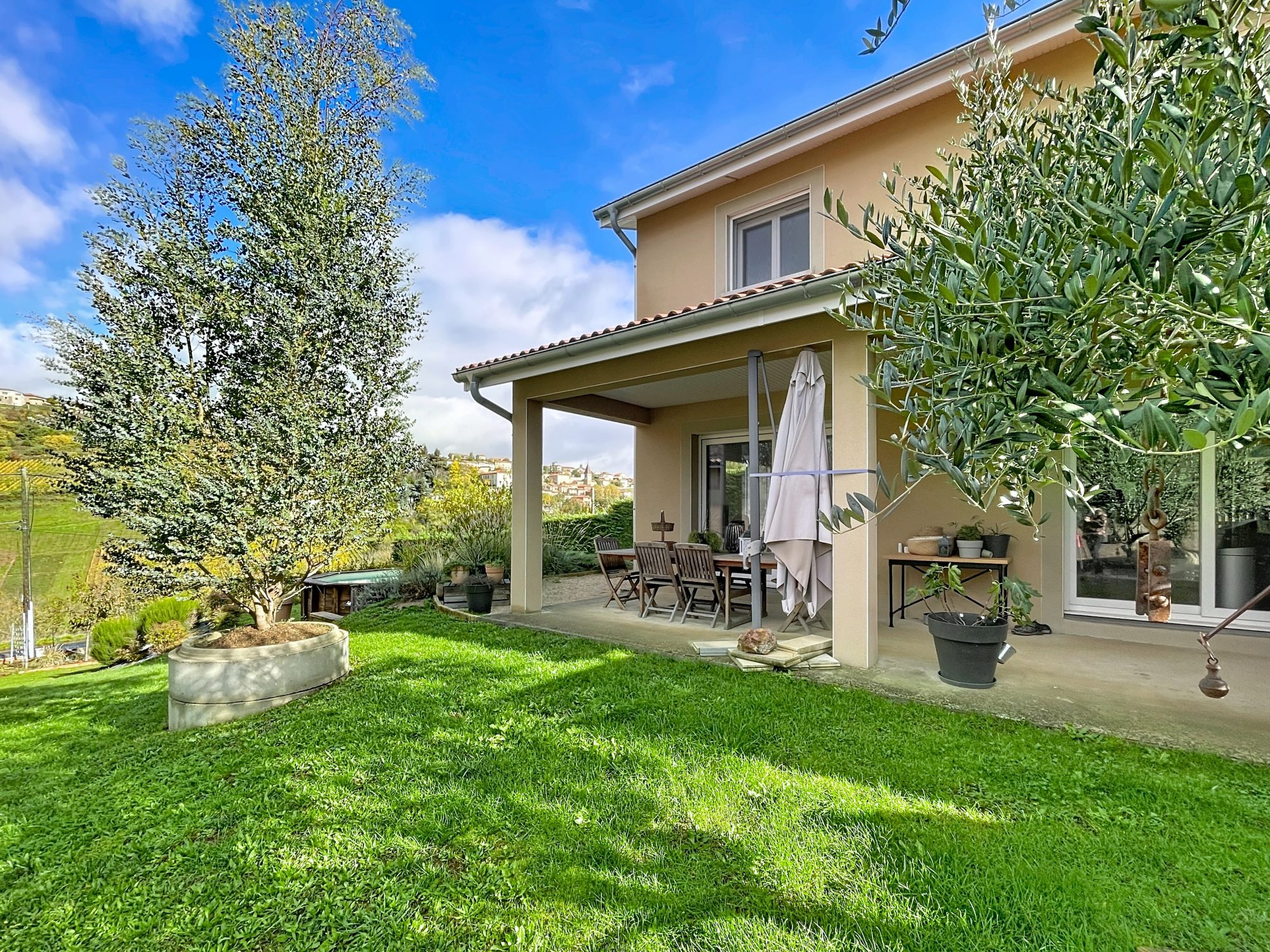 VILLA -128 m² -5 pièces - terrain 1235 m²