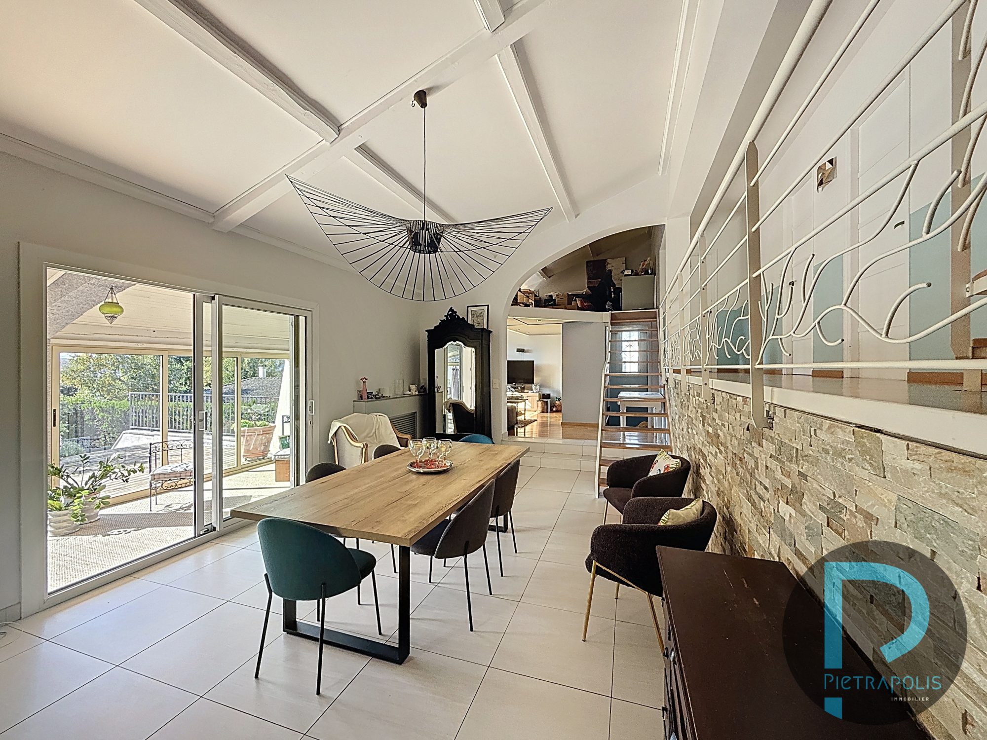 VILLA de 183m² avec vue sur le lyonnais avec piscine et terrain de 932m² - 4 chambres