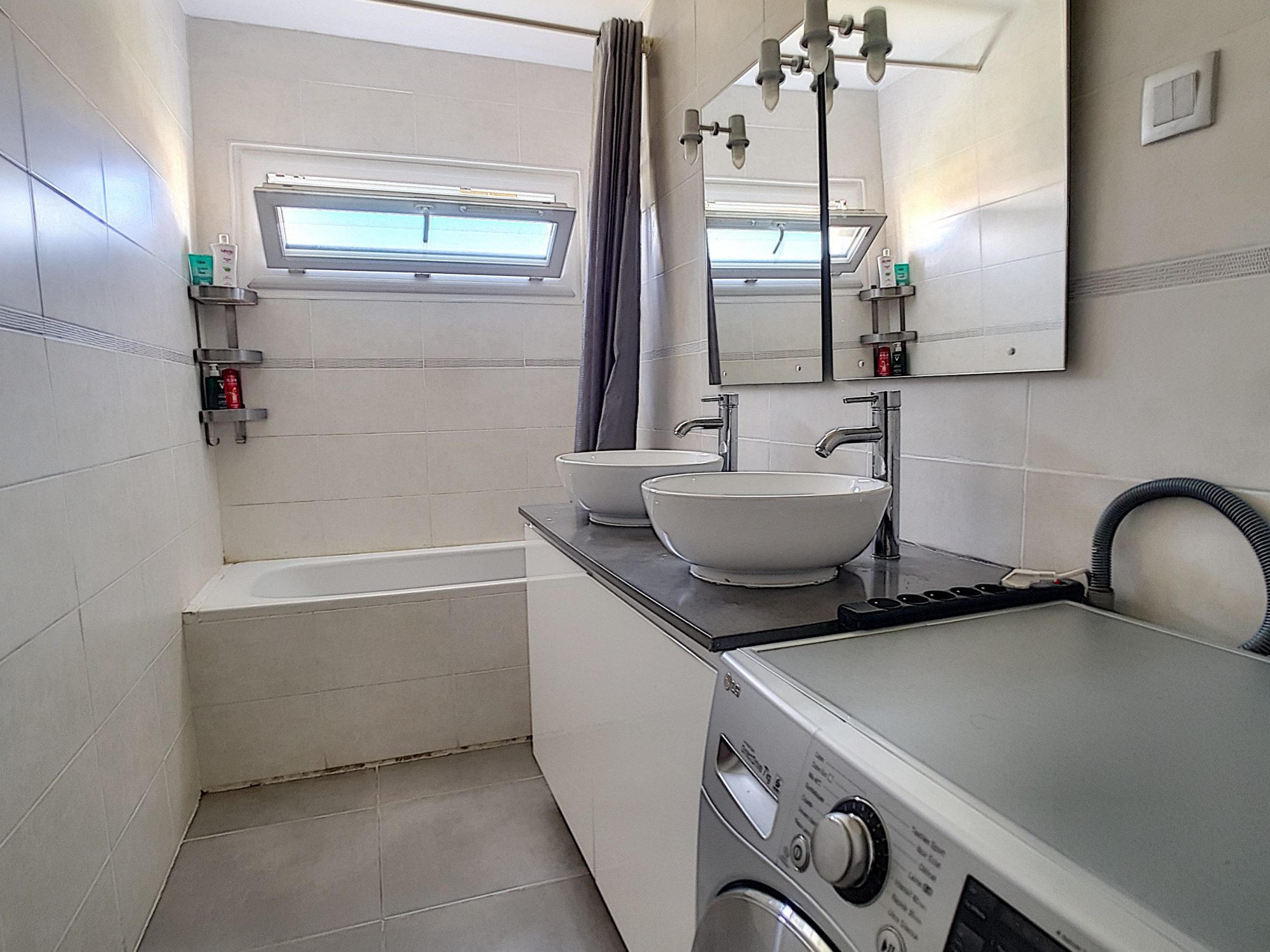 T3 de 70m² lumineux traversant avec balcon et parking Bron 69500