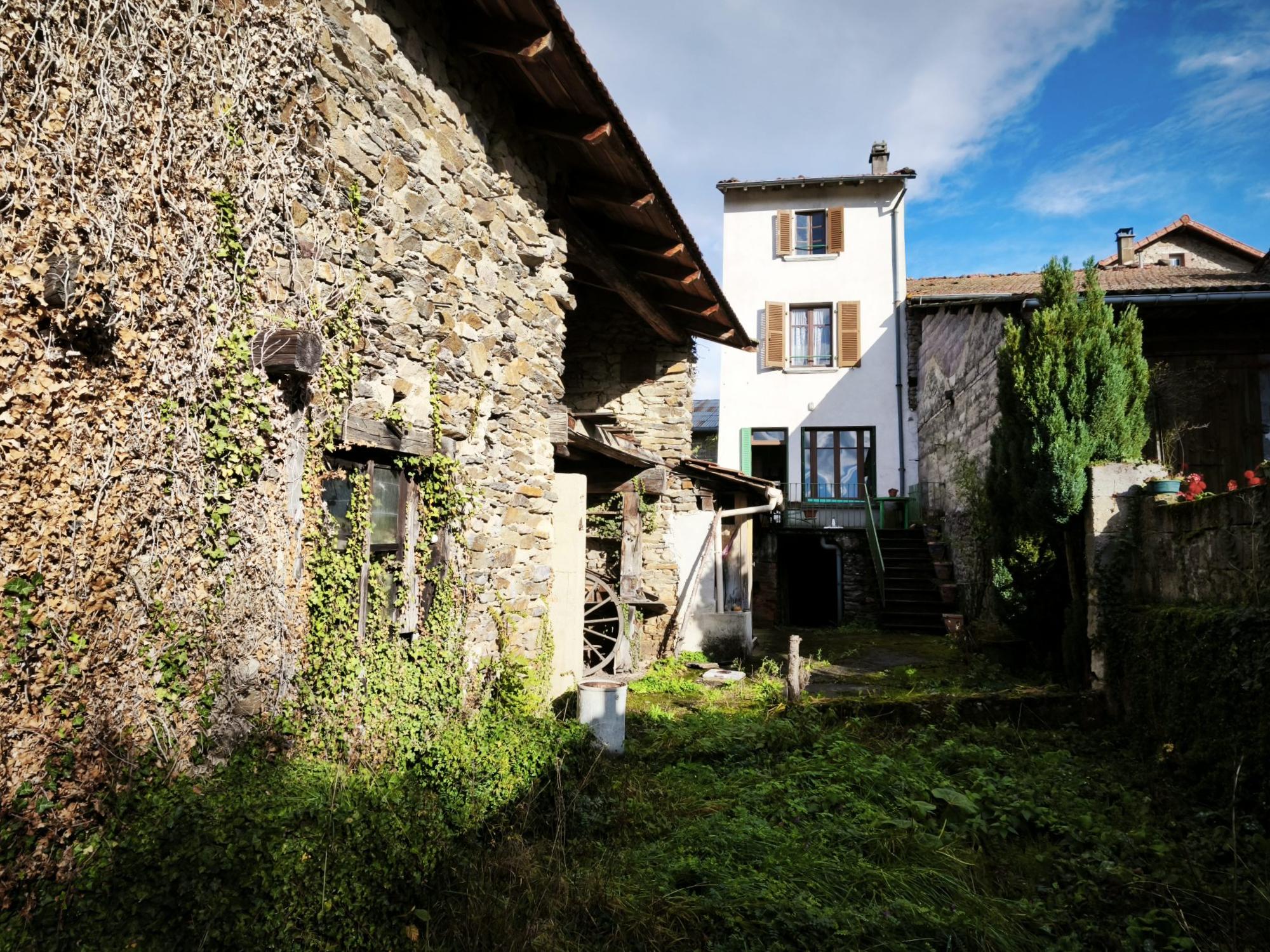 Maison - 6 pièces - 130 m² - Dore-l'Église (63220)