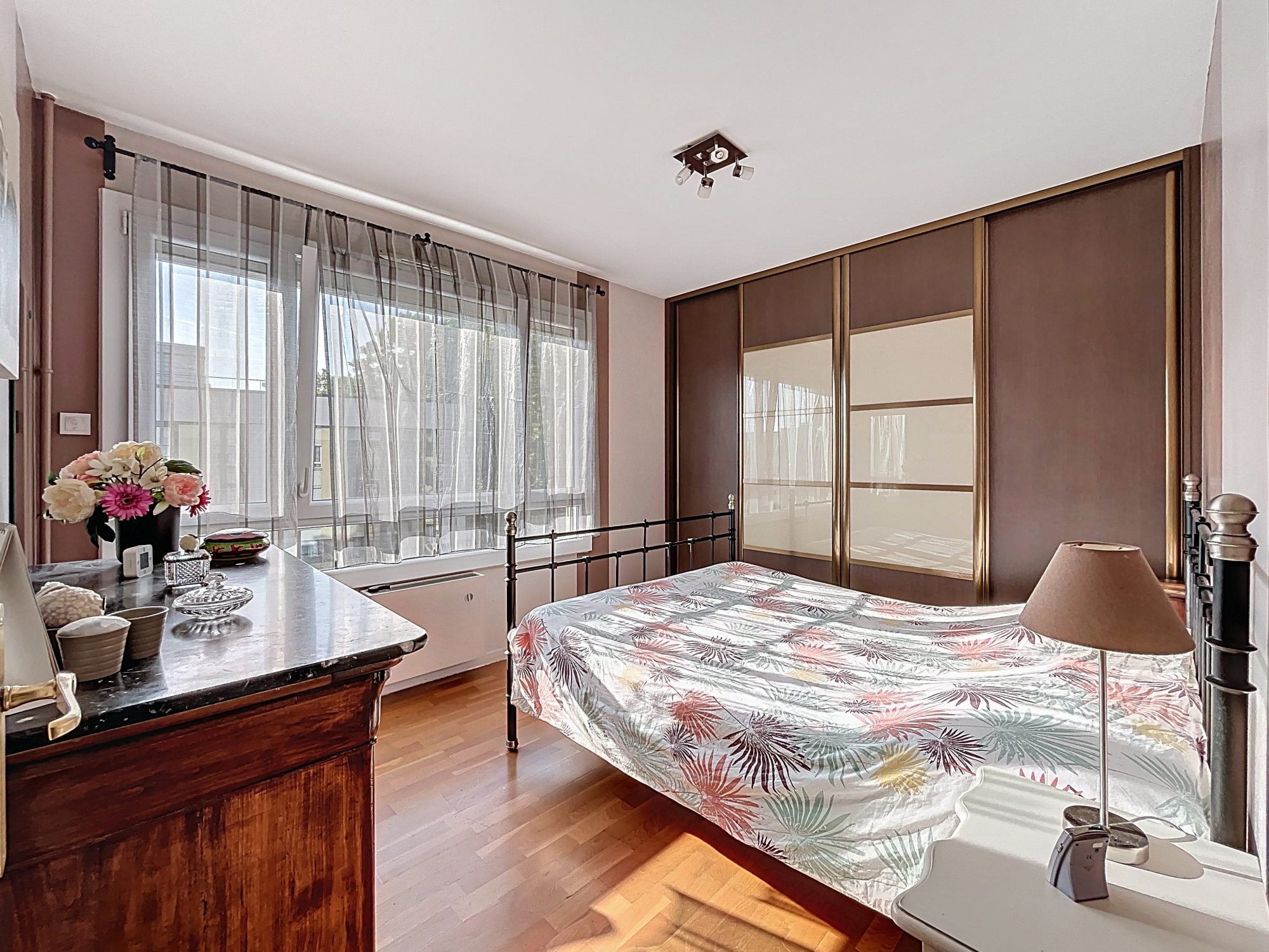 A VENDRE EN EXCLUSIVITE T4 lumineux avec balcon – Étage élevé, vue dégagée, cadre verdoyant et calme ! Villeurbanne 69100