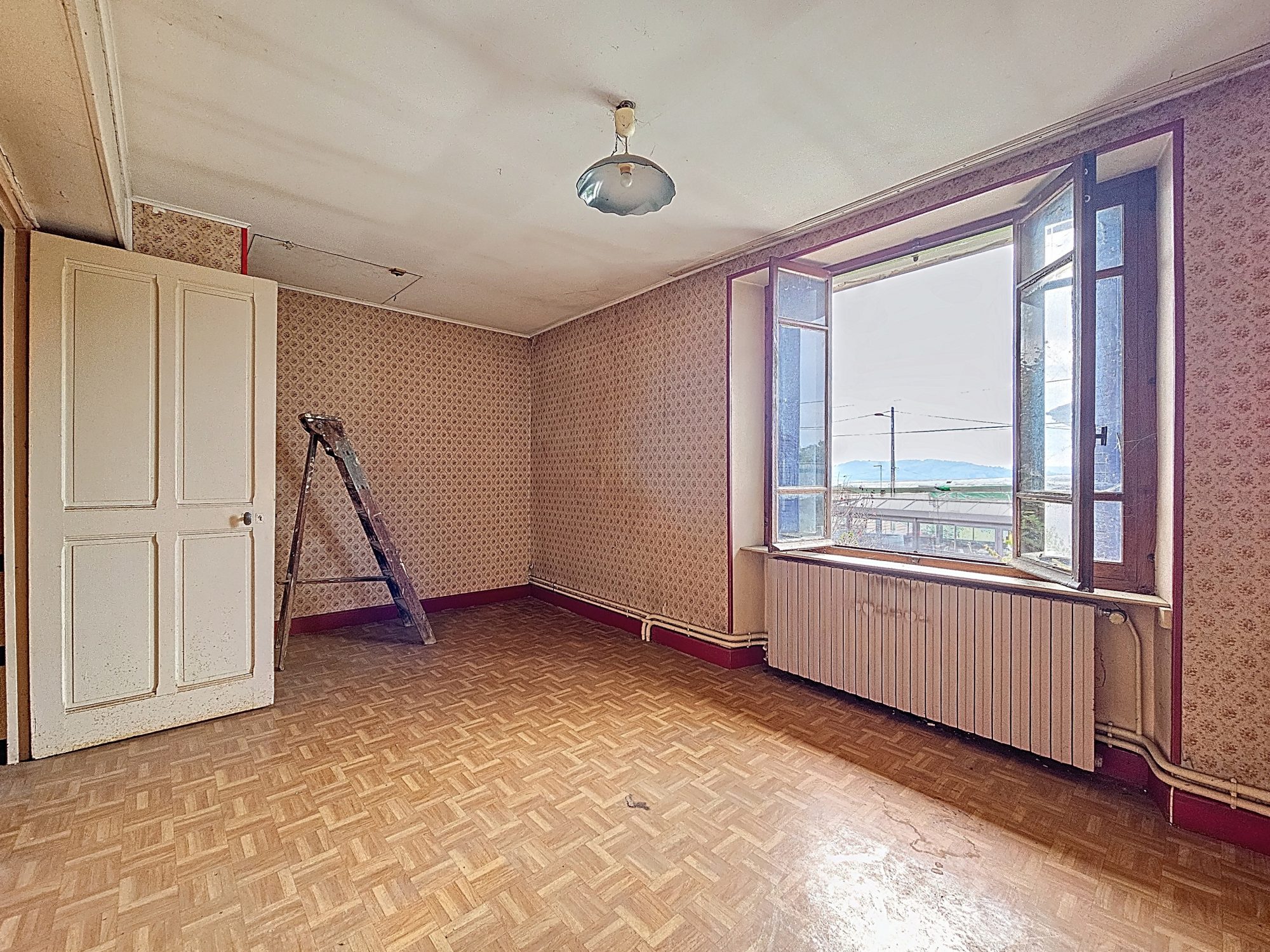 Maison à rénover avec gros potentiel Porte-des-Bonnevaux 38260
