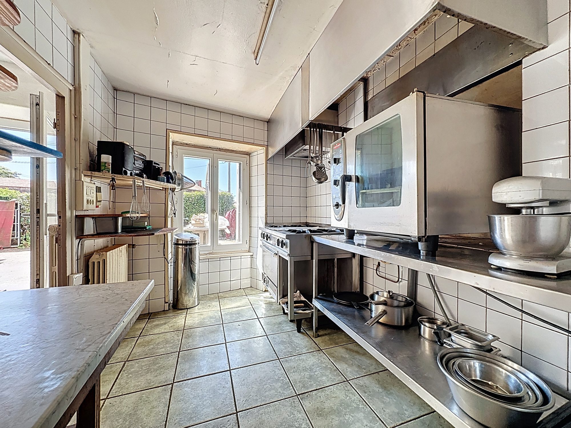 ANCIEN BAR / RESTAURANT AVEC LOGEMENT DE FONCTION ET DÉPENDANCE – BEYSSAC (20 MIN DU PUY-EN-VELAY) Beyssac,  Saint-Jean-de-Nay 43320