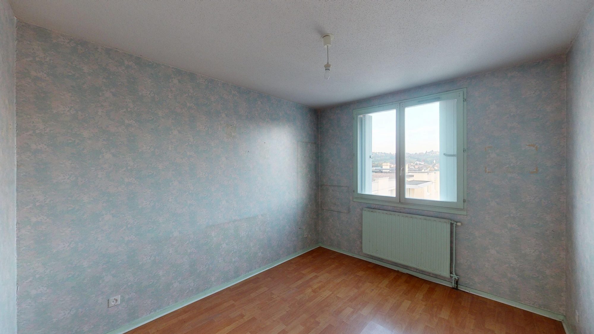 APPARTEMENT T3/4 77m² HAB, 5EME ET DERNIER ETAGE, 2 CHAMBRES, ASCENSEUR, BALCON, GARAGE, CAVE Unieux 42240