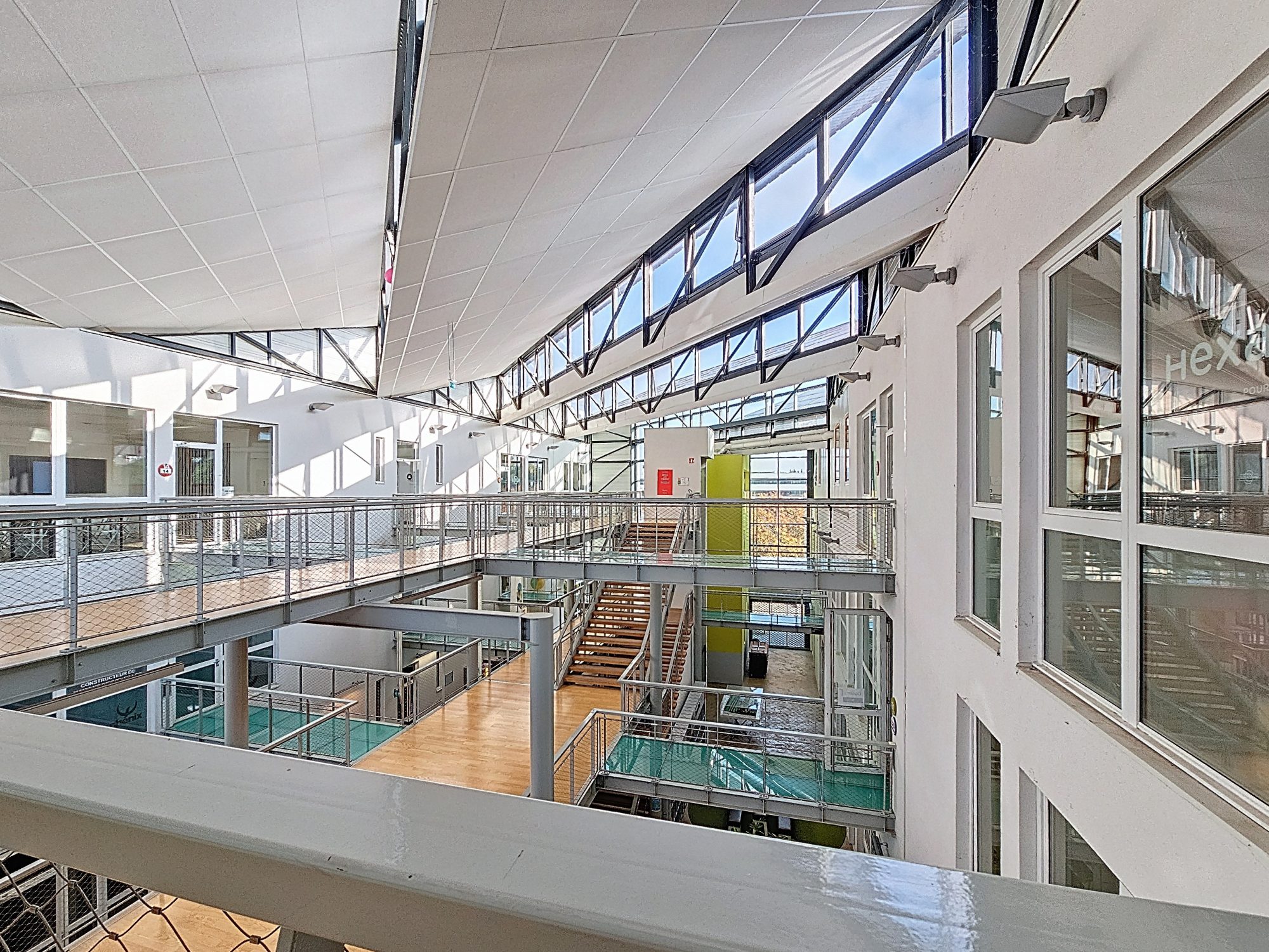 Bureaux de 307 m² + 247 m² de terrasse Saint-Priest 69800