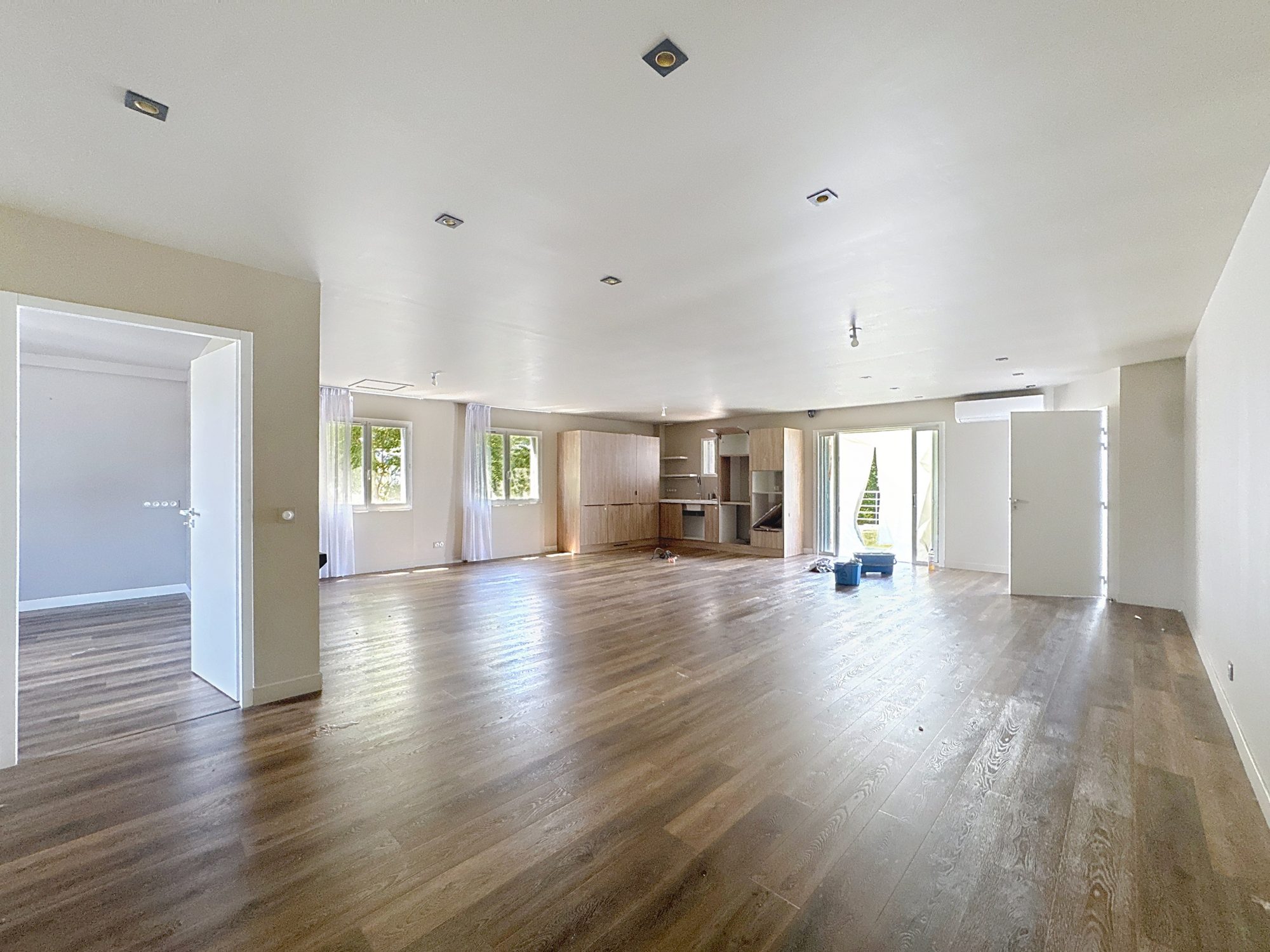 Bâtiment Commercial ou de Bureaux à Craponne de 430m2 Craponne 69290