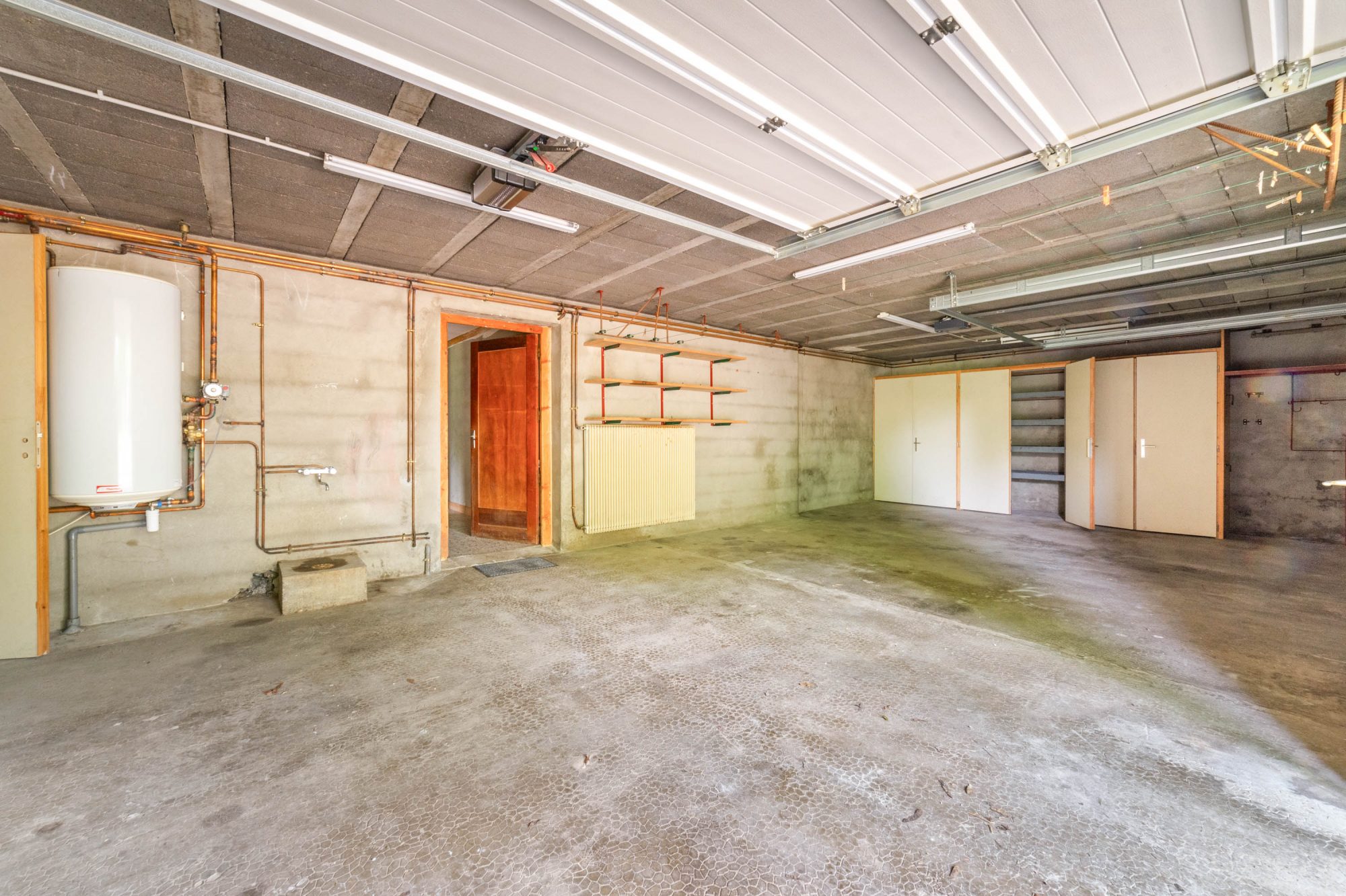 Maison de 300m2, terrain de 2596m2 à Sainte Euphémie. Sainte-Euphémie 01600