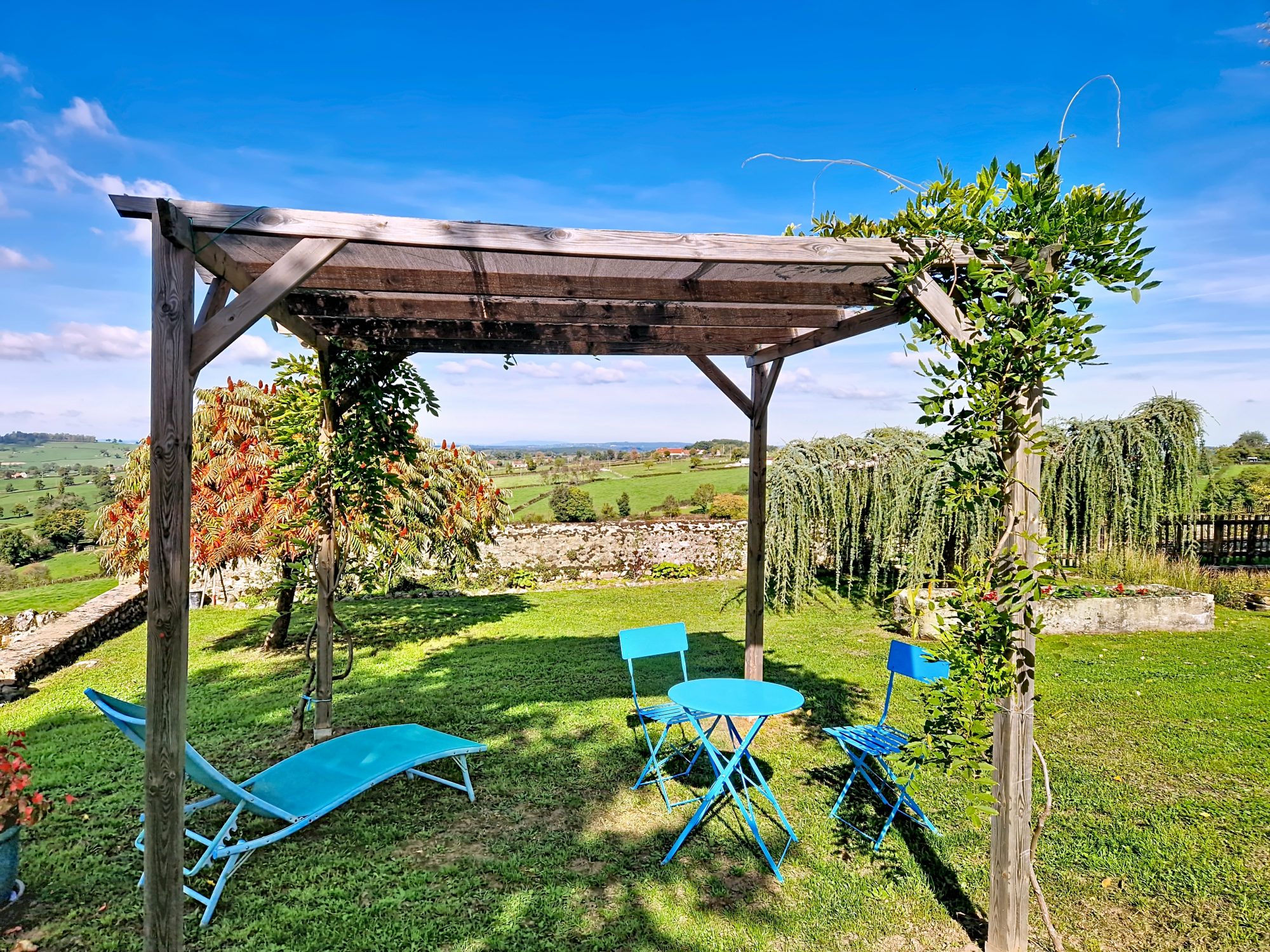 Authentique maison brionnaise  – volumes, charme et potentiel La Clayette 71800